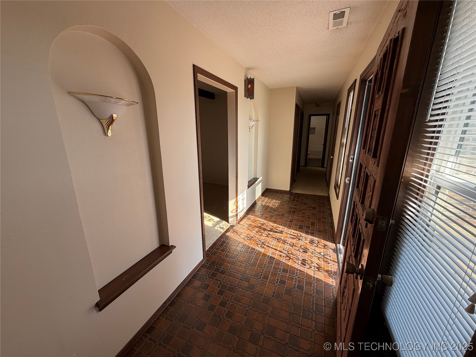 110 W 8th Street Property Photo 31