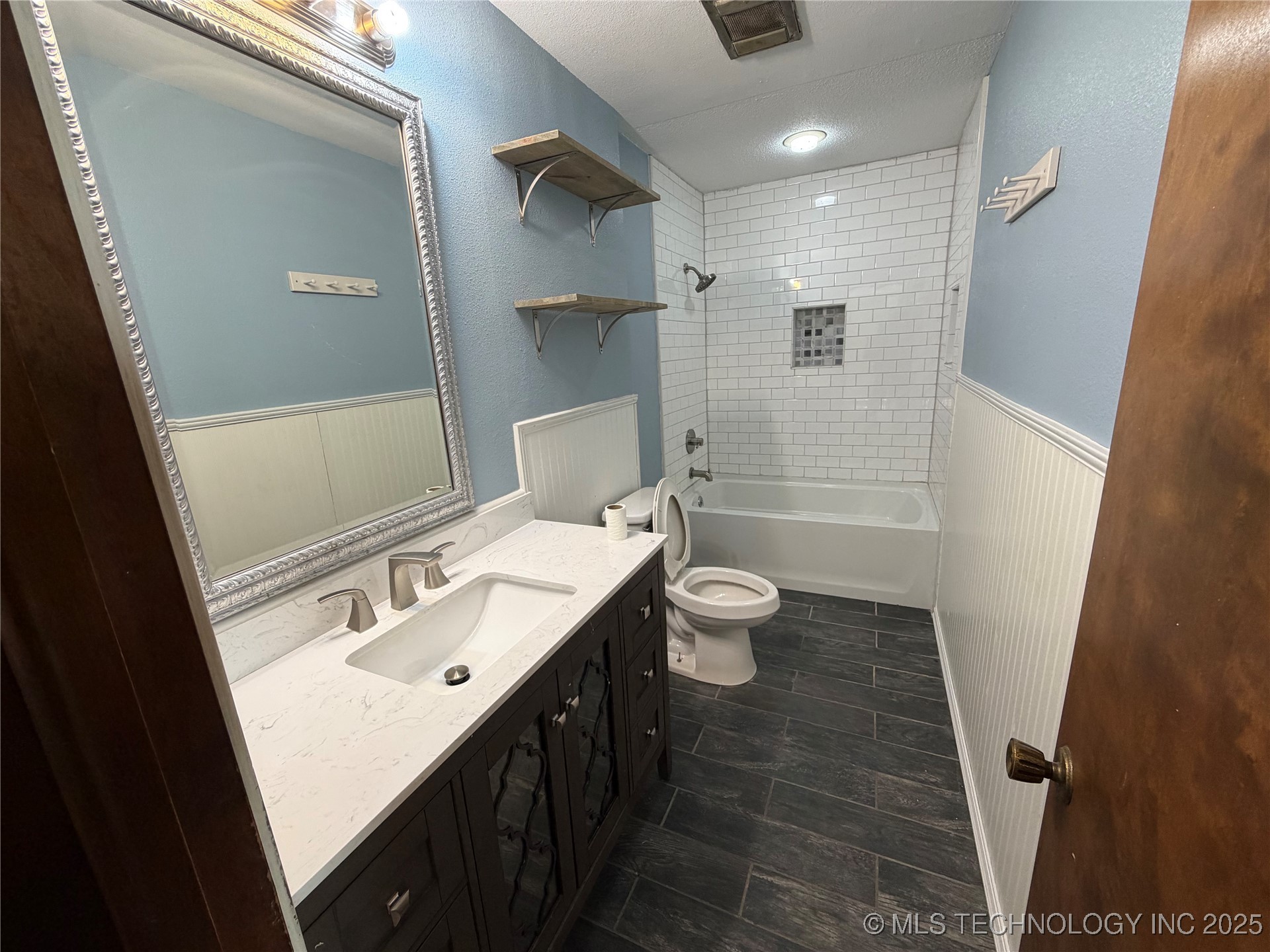 110 W 8th Street Property Photo 34