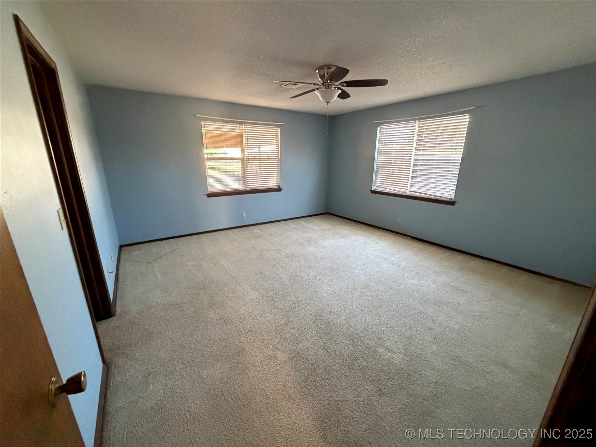 110 W 8th Street Property Photo 41