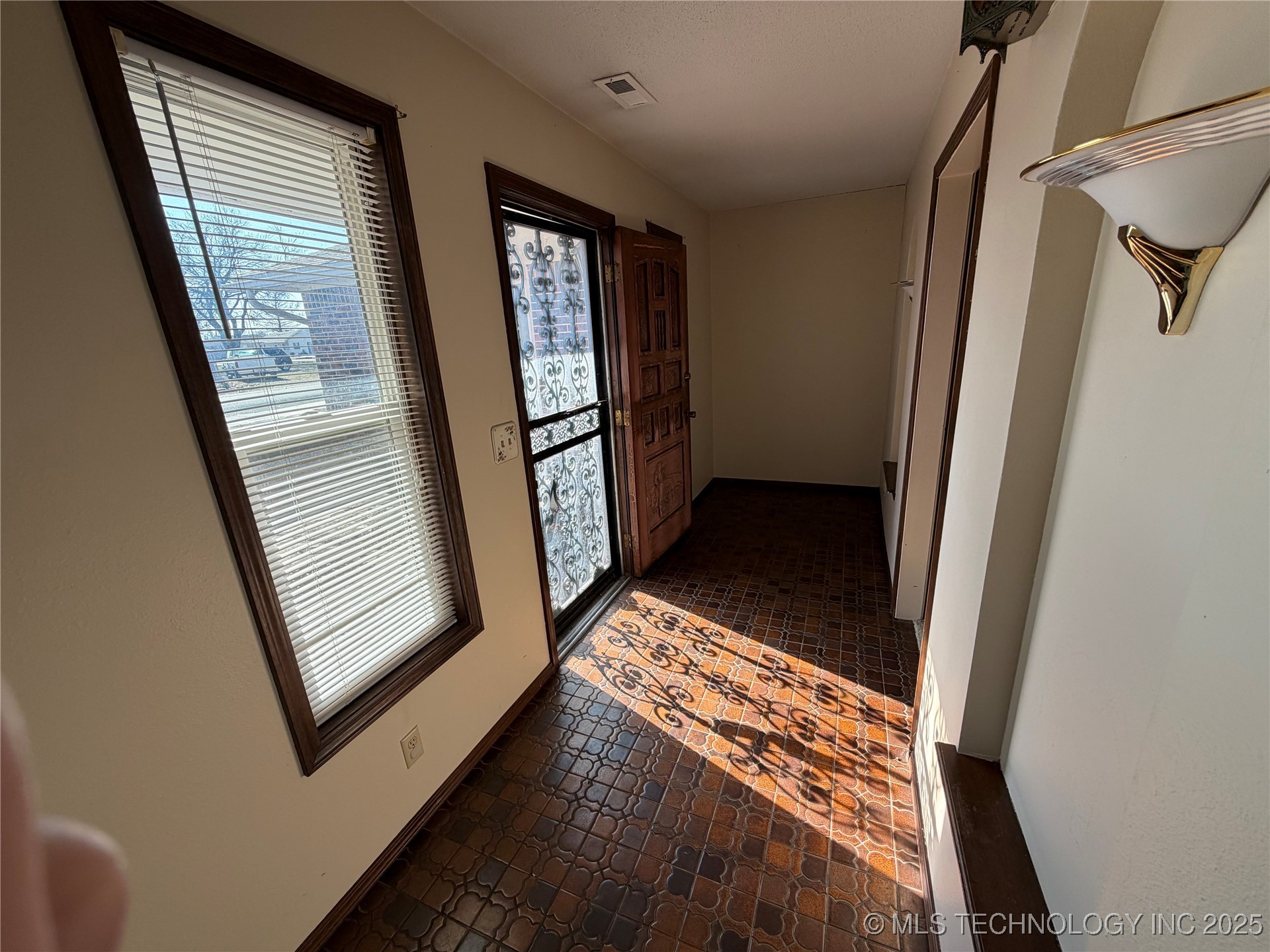 110 W 8th Street Property Photo 44