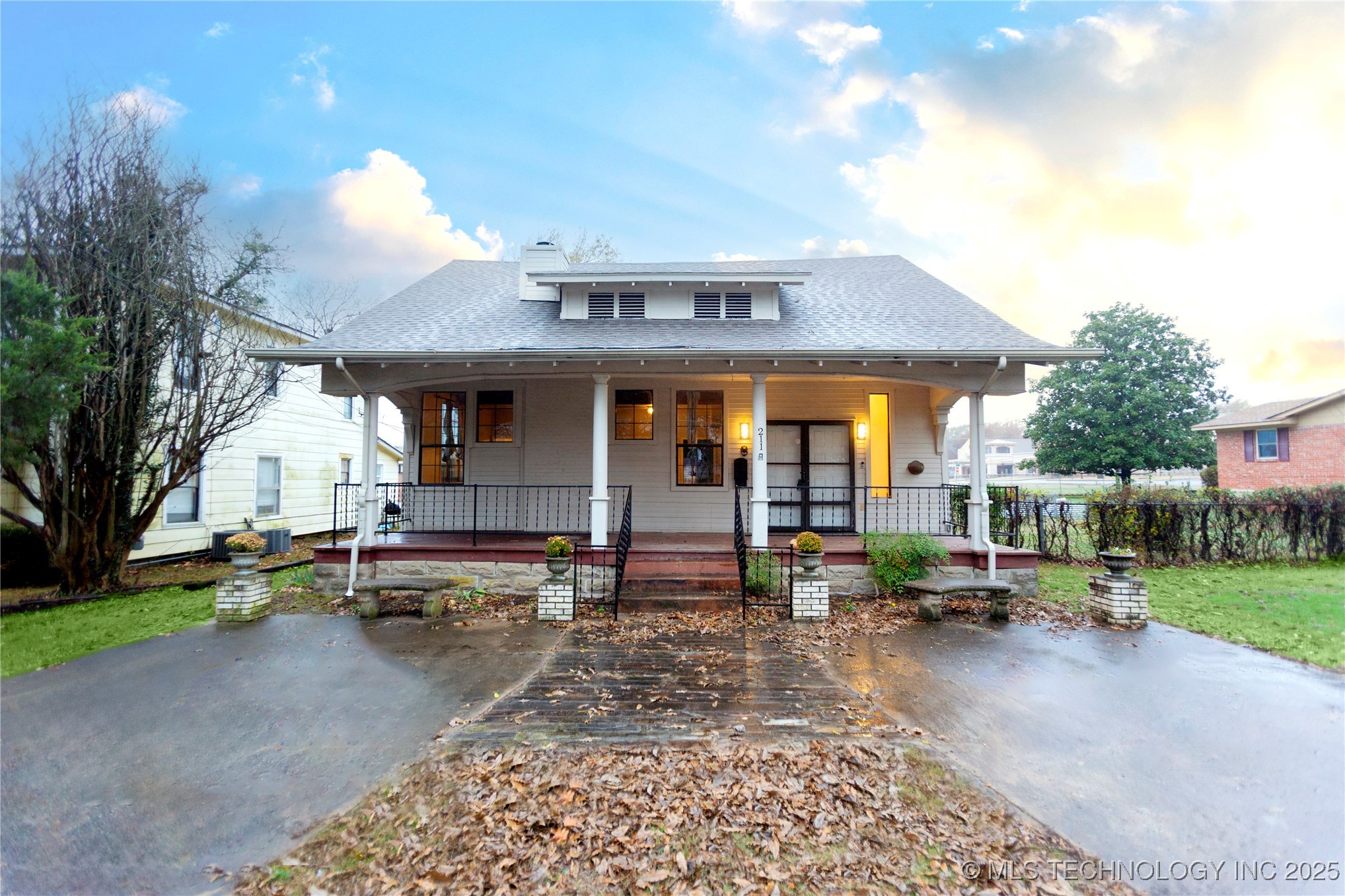 211 N State Street Property Photo 1