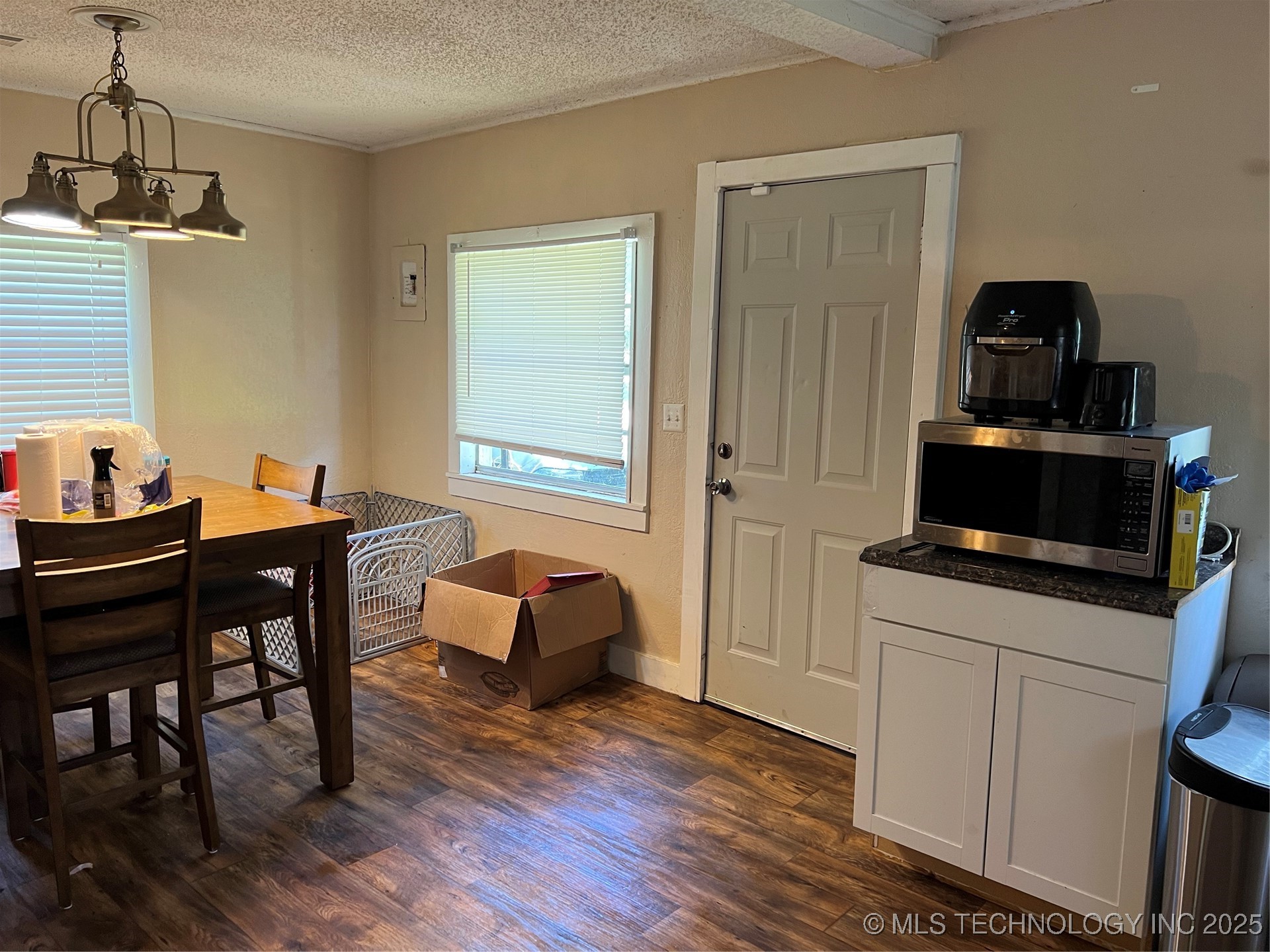 119 E Elmwood Avenue Property Photo 4