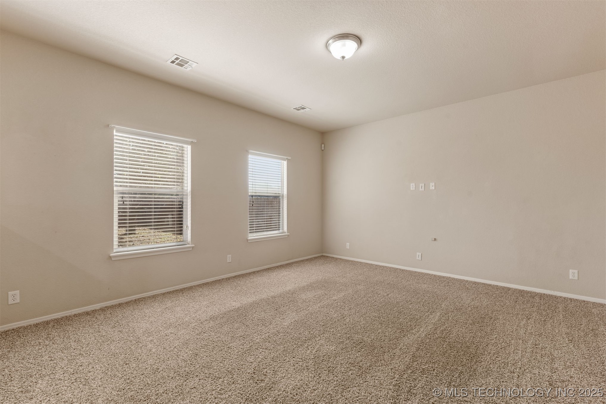 10749 N 153rd East Avenue Property Photo 2