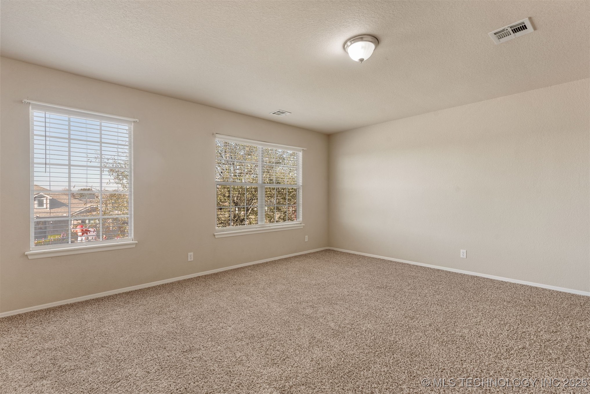 10749 N 153rd East Avenue Property Photo 3