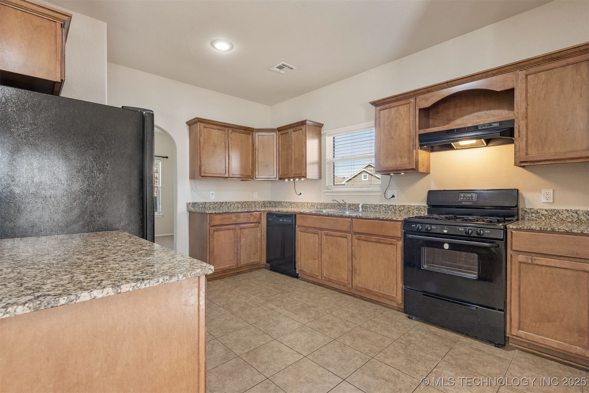 10749 N 153rd East Avenue Property Photo 8