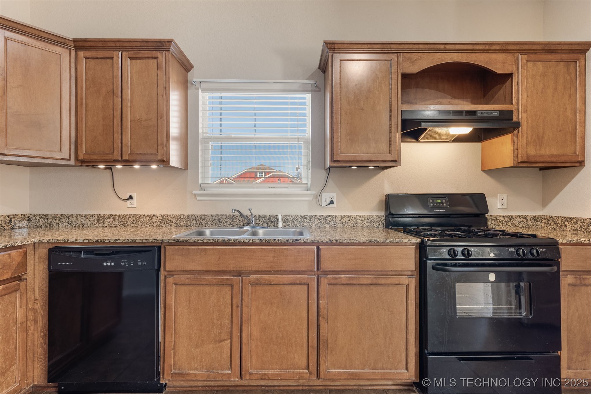 10749 N 153rd East Avenue Property Photo 9