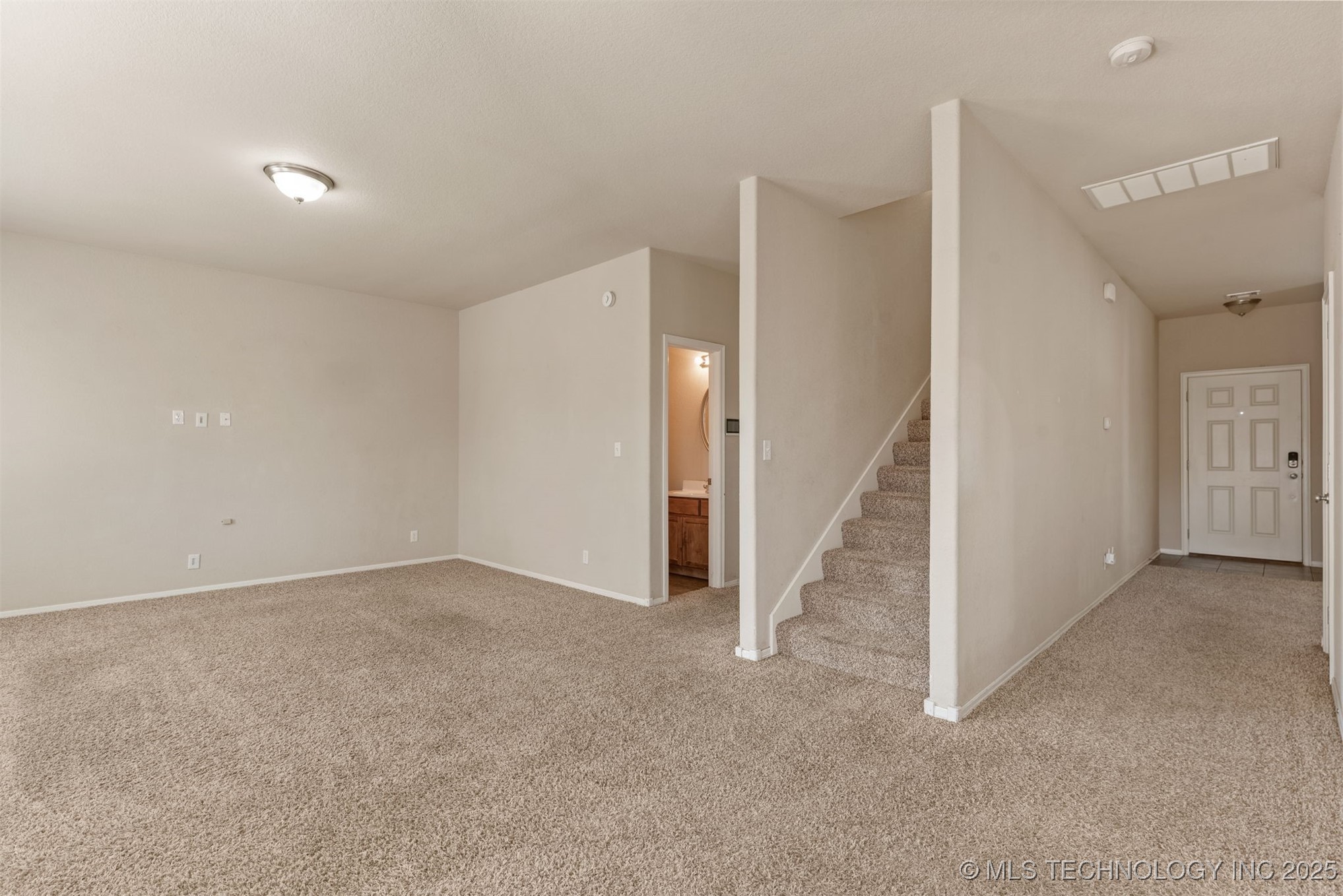 10749 N 153rd East Avenue Property Photo 12