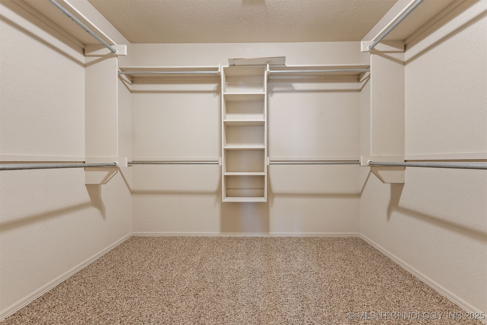 10749 N 153rd East Avenue Property Photo 16