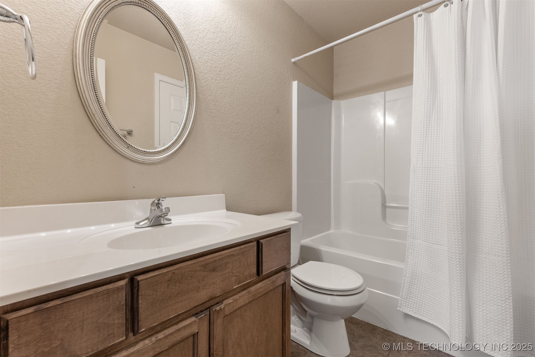 10749 N 153rd East Avenue Property Photo 17