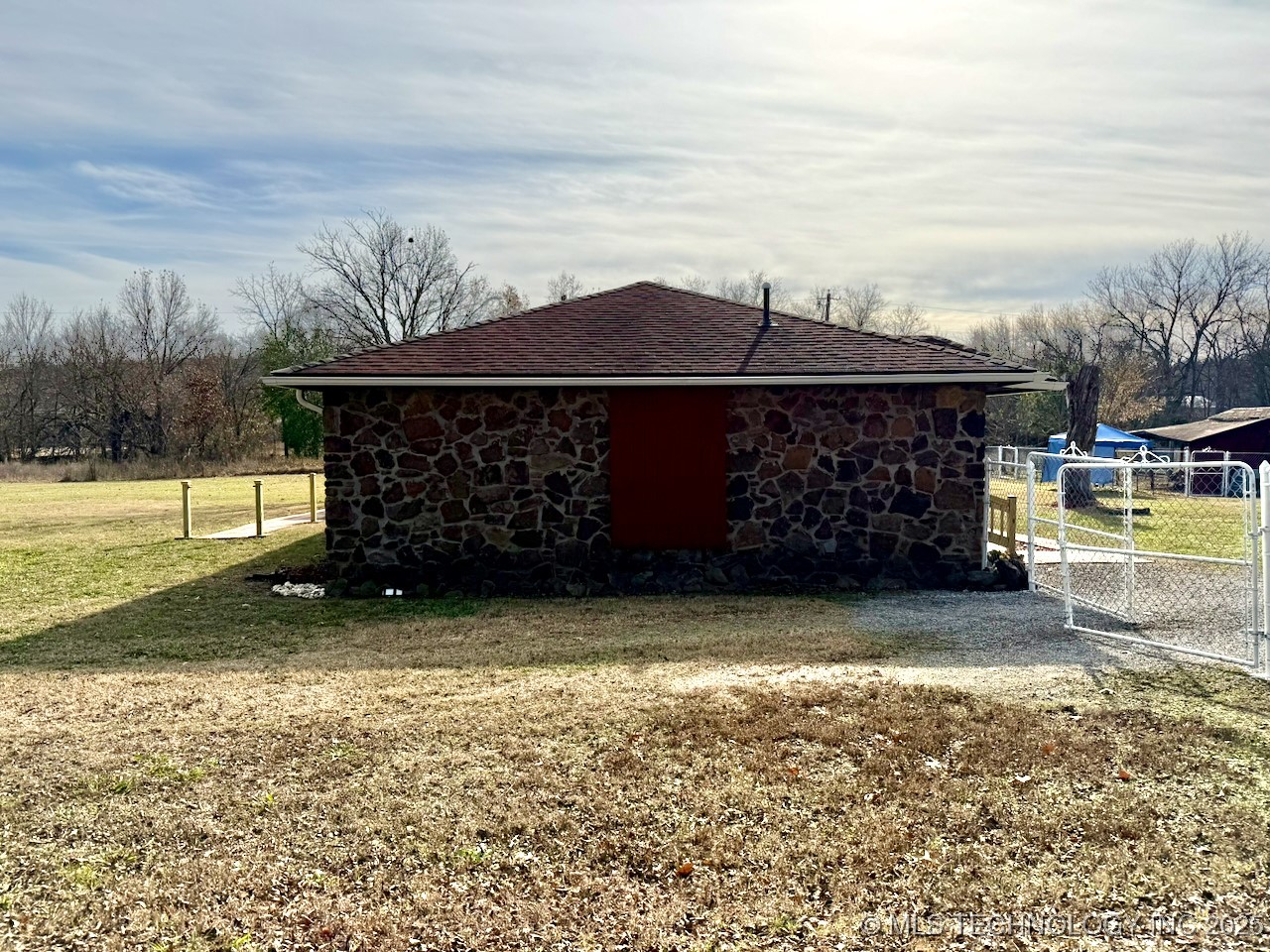 18411 S Lake Region Road Property Photo 5