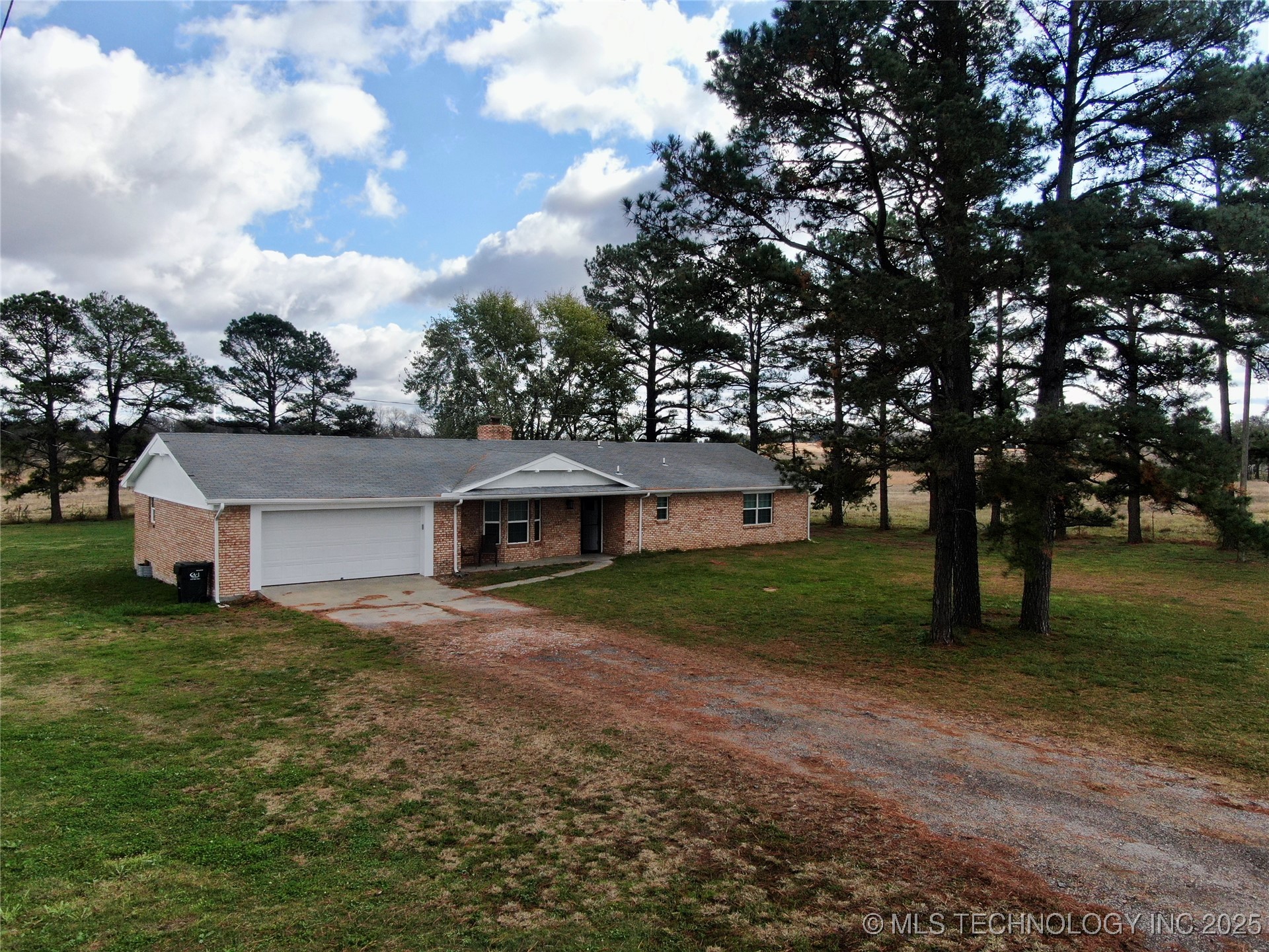 11086 N 368 Road Property Photo 1