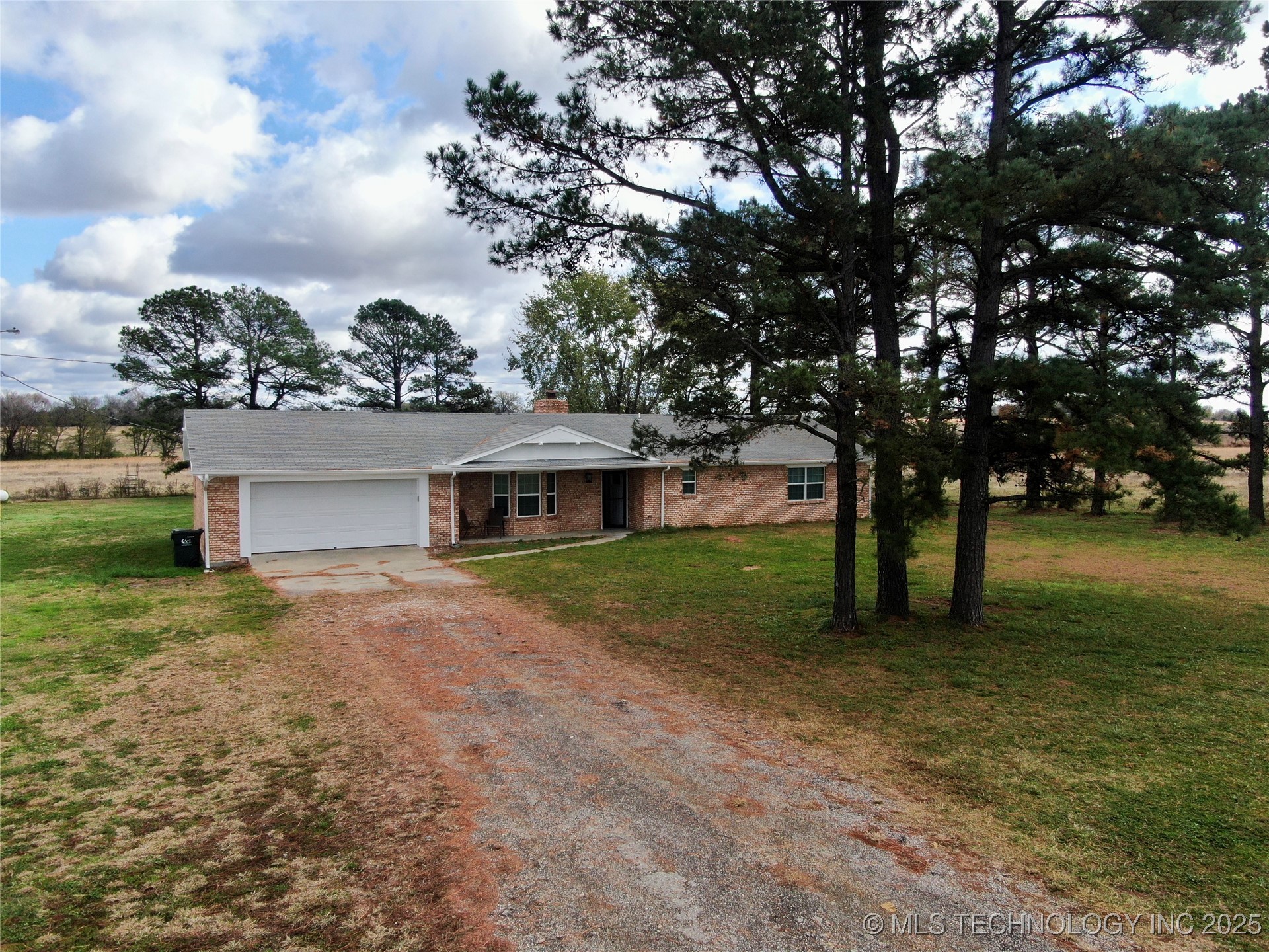 11086 N 368 Road Property Photo 5