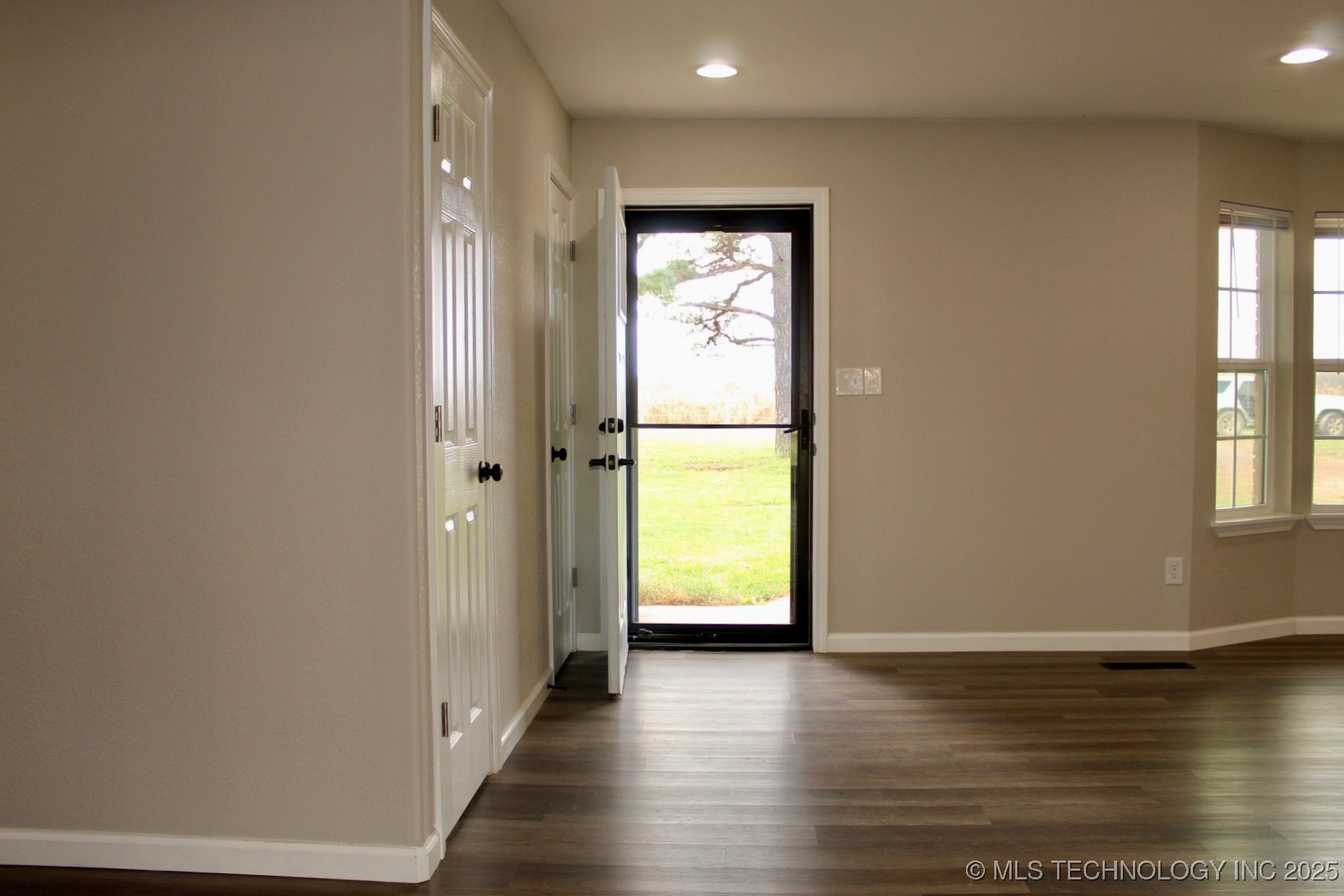 11086 N 368 Road Property Photo 8