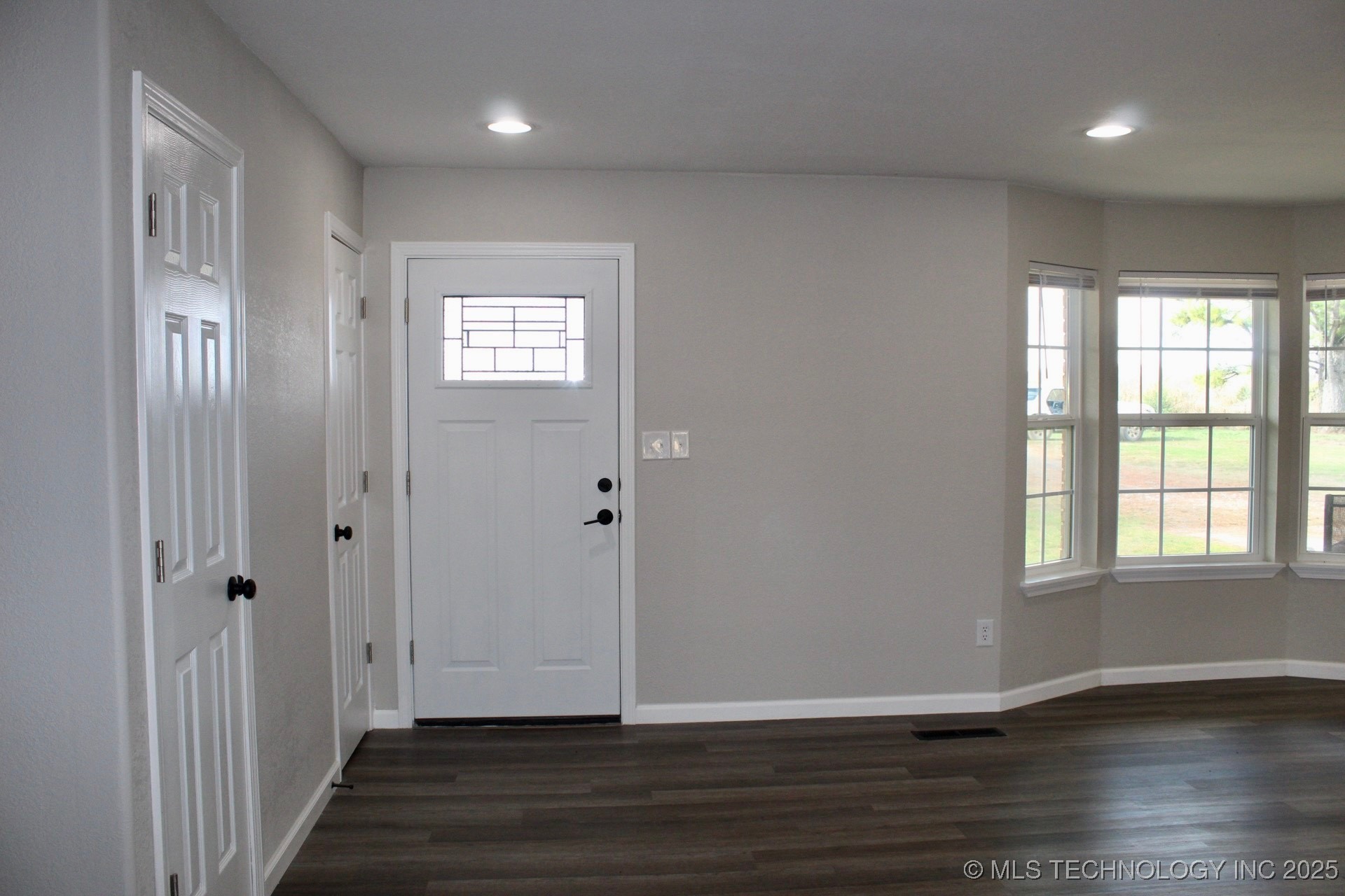 11086 N 368 Road Property Photo 9