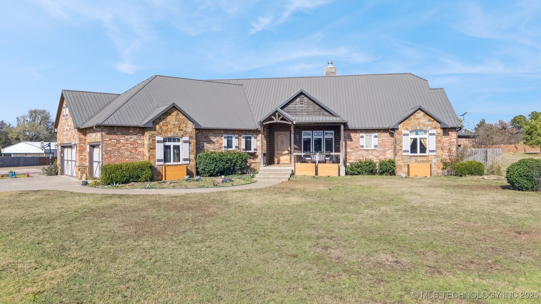 904 W 9th Street Property Photo 2