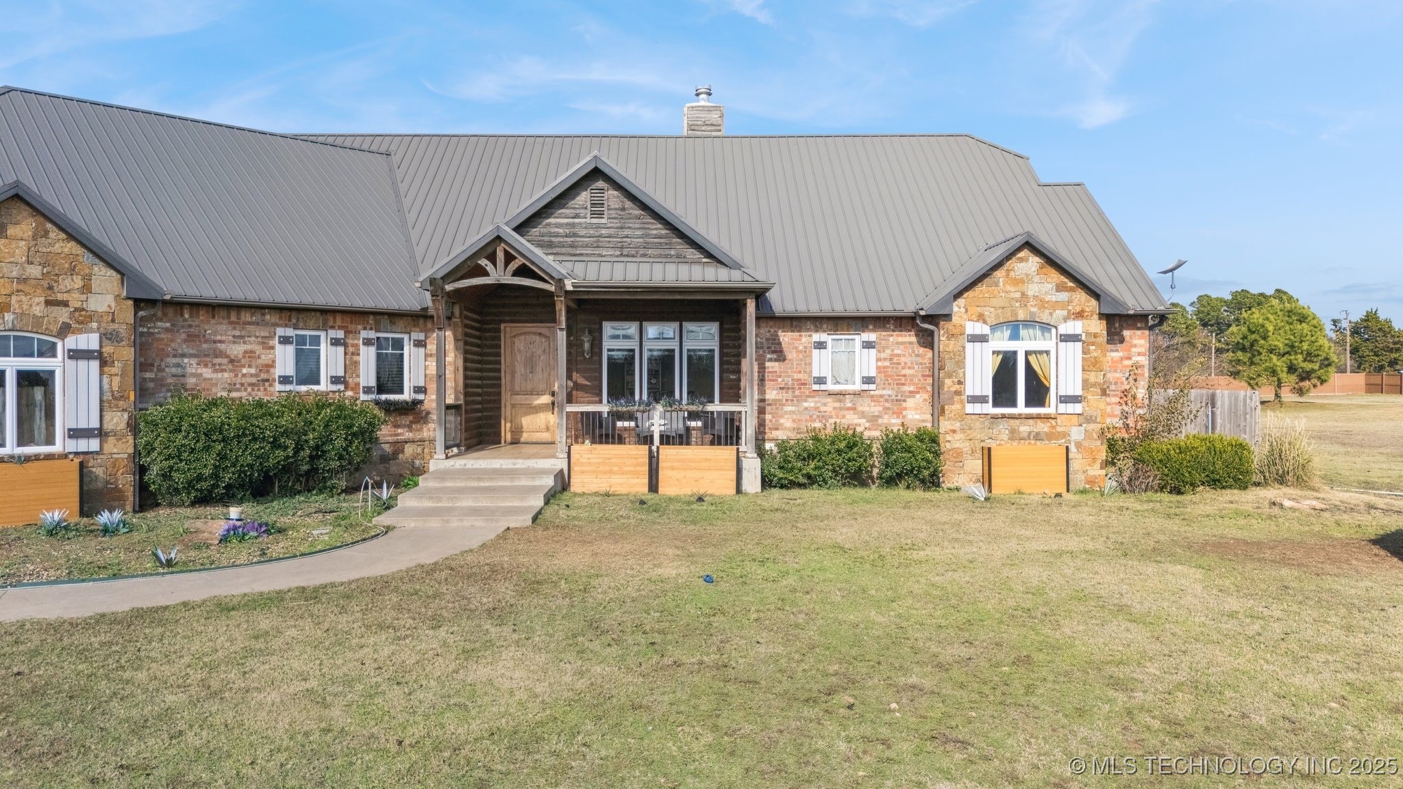 904 W 9th Street Property Photo 3