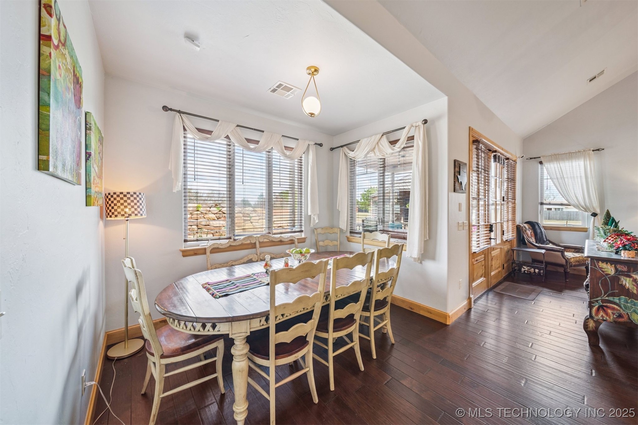 904 W 9th Street Property Photo 7