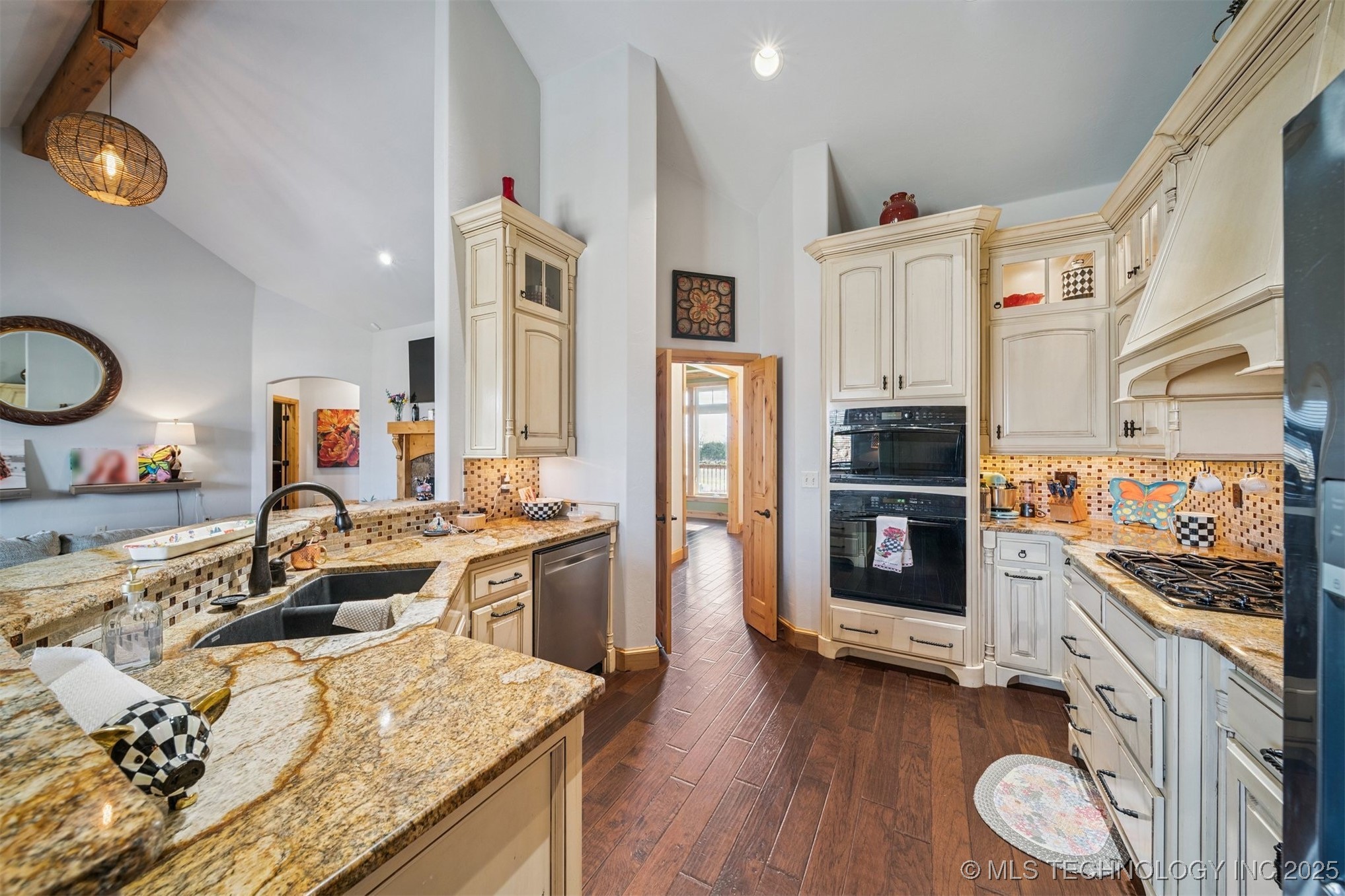 904 W 9th Street Property Photo 16