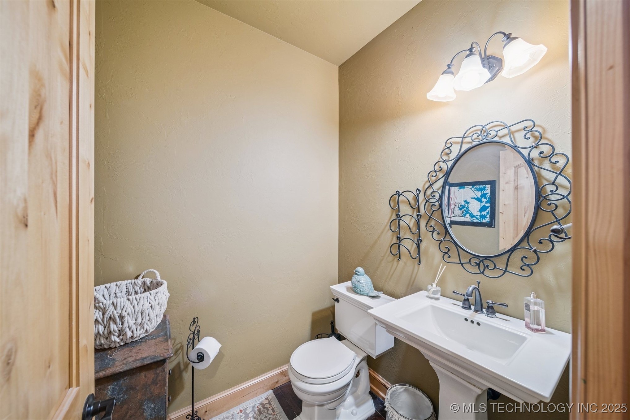 904 W 9th Street Property Photo 19