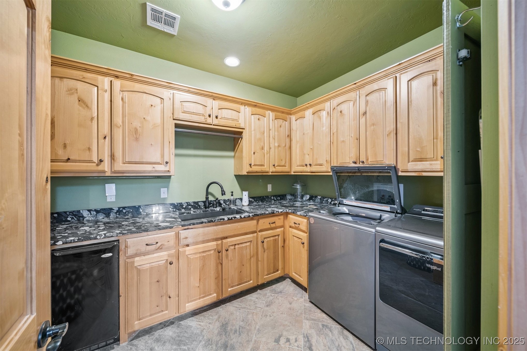 904 W 9th Street Property Photo 34