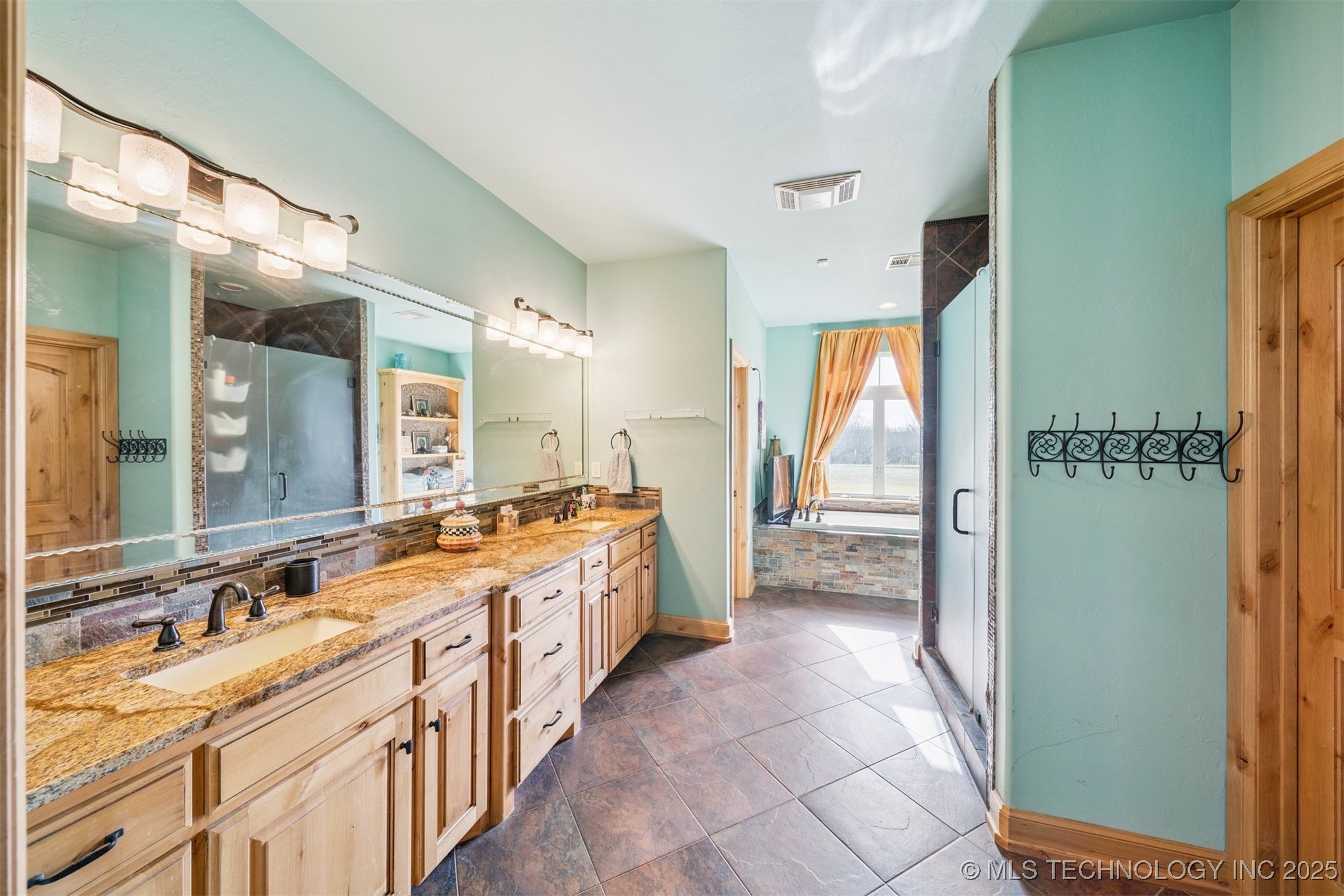 904 W 9th Street Property Photo 40