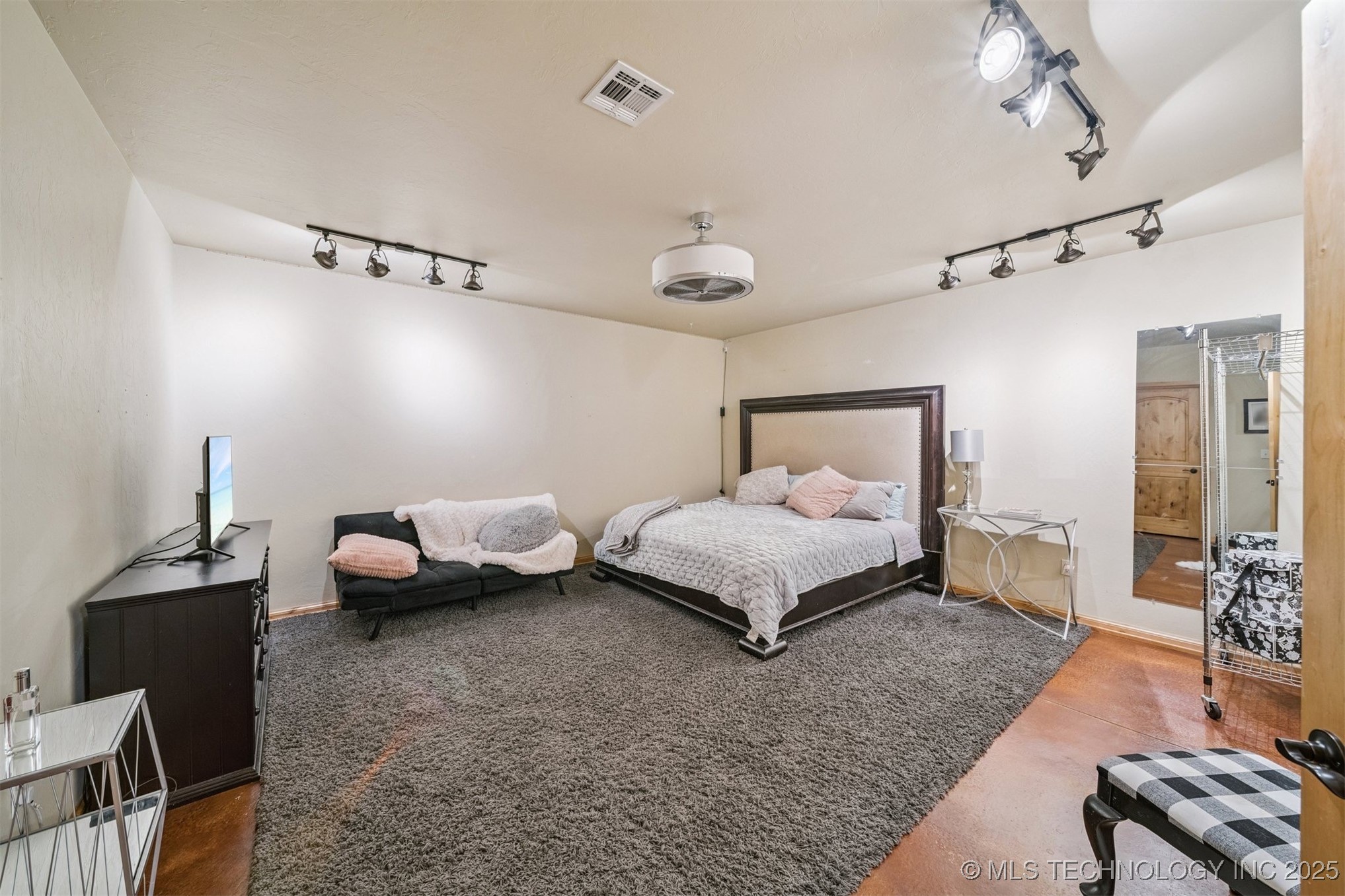 904 W 9th Street Property Photo 50