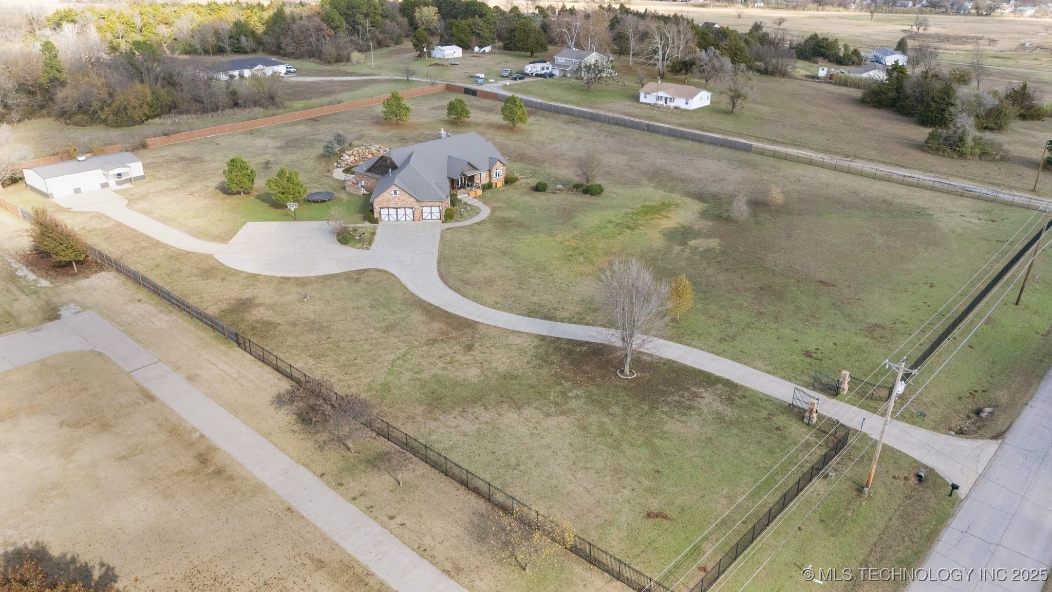 904 W 9th Street Property Photo 65