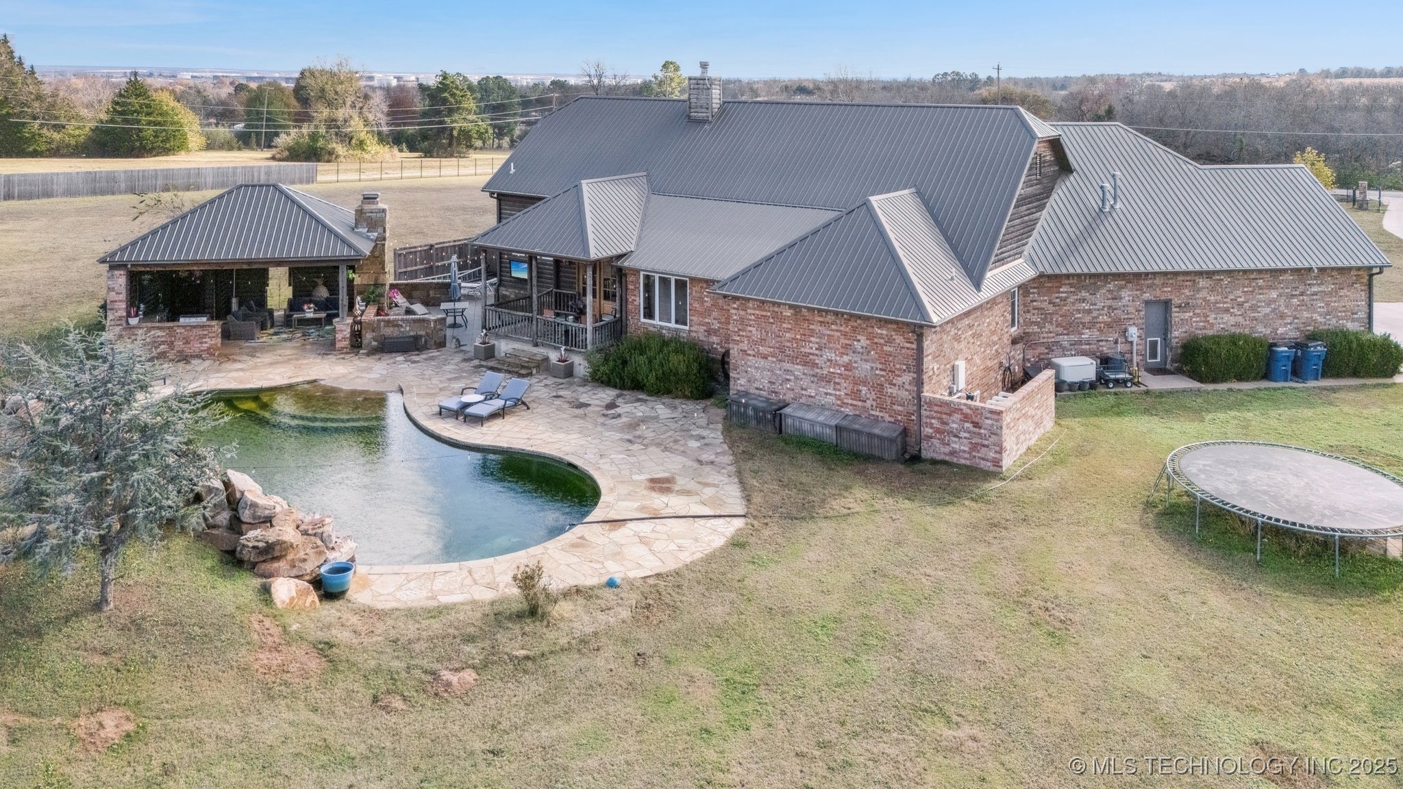 904 W 9th Street Property Photo 66