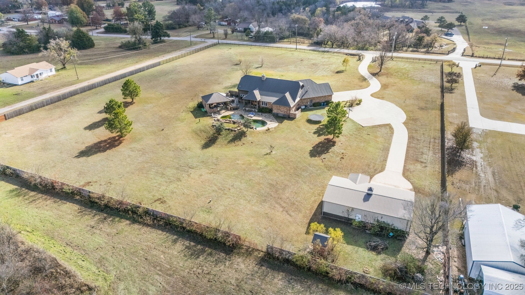 904 W 9th Street Property Photo 70