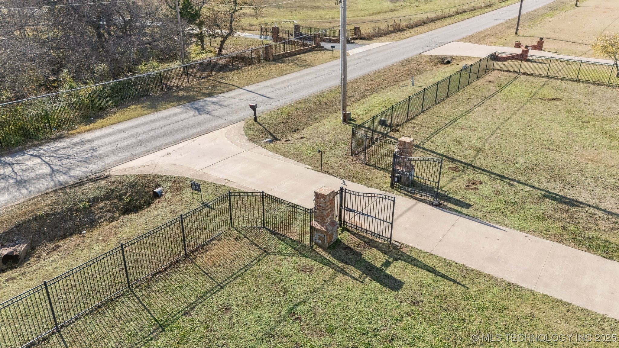 904 W 9th Street Property Photo 72