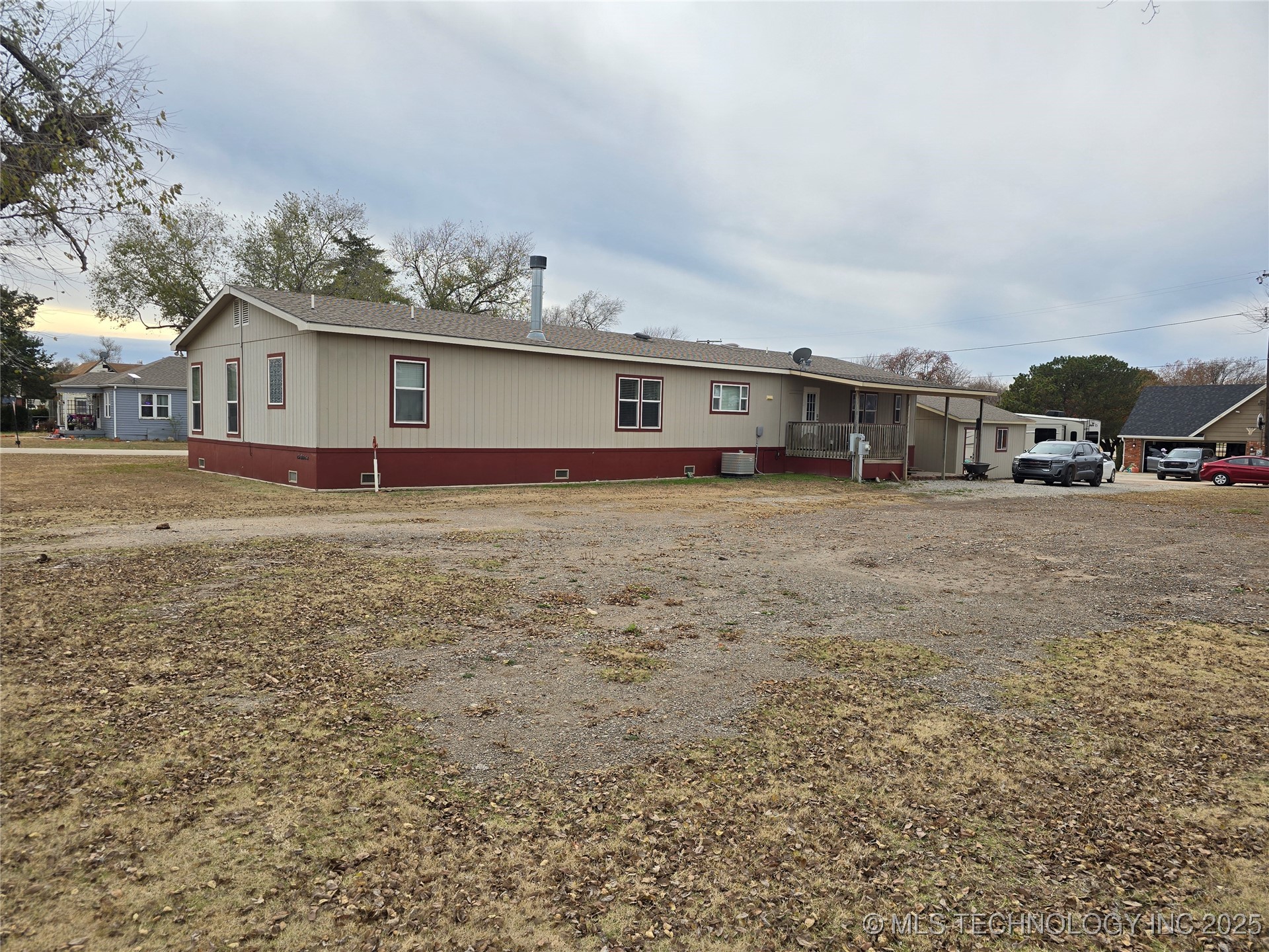 306 W Oklahoma Property Photo 4