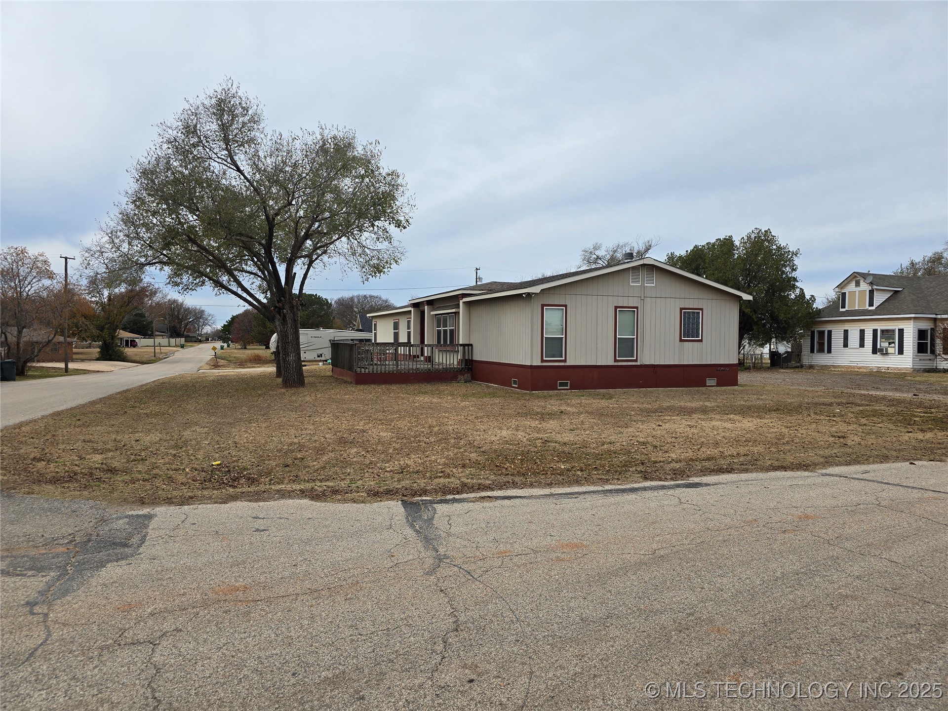 306 W Oklahoma Property Photo 5