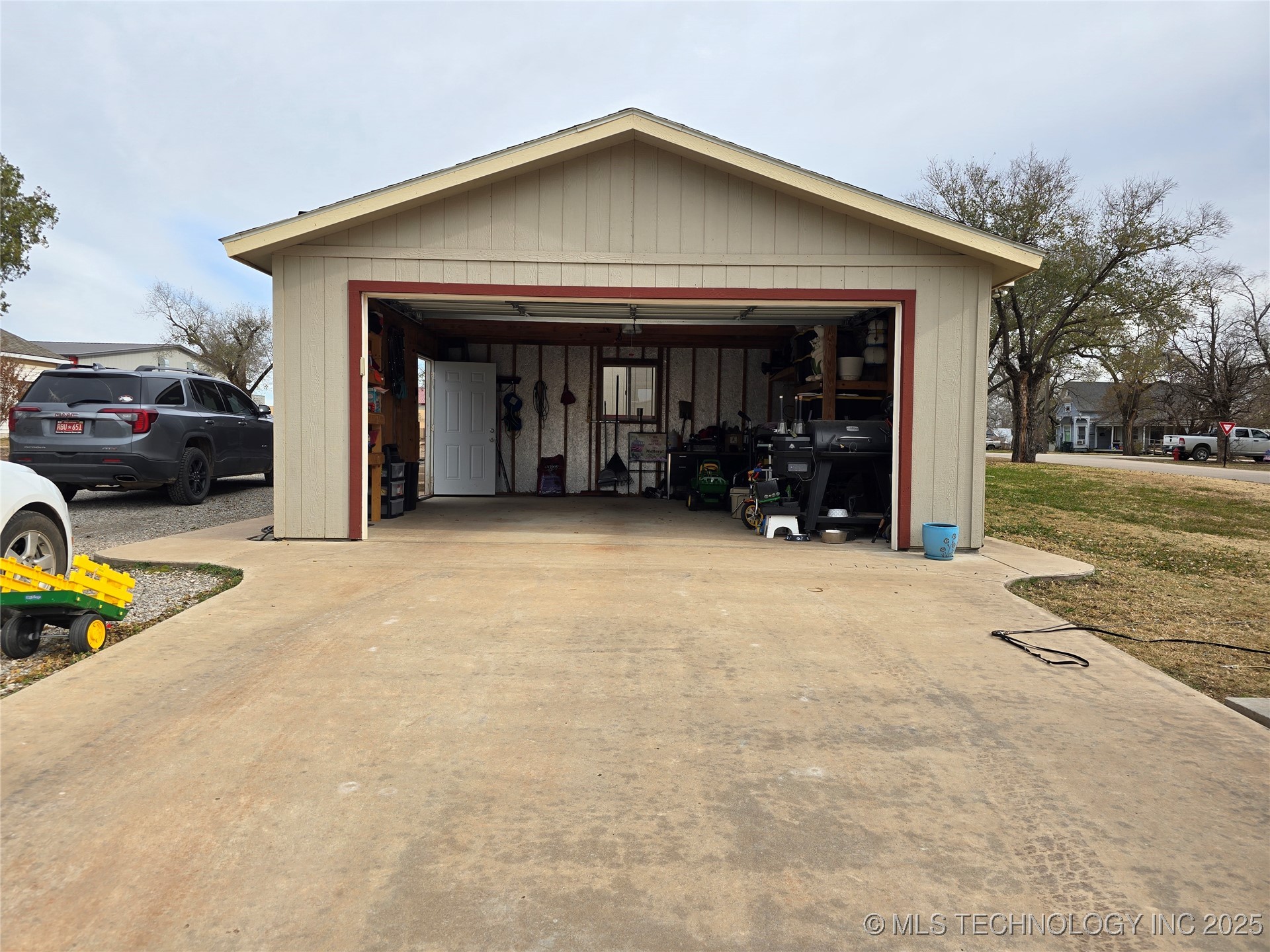 306 W Oklahoma Property Photo 8