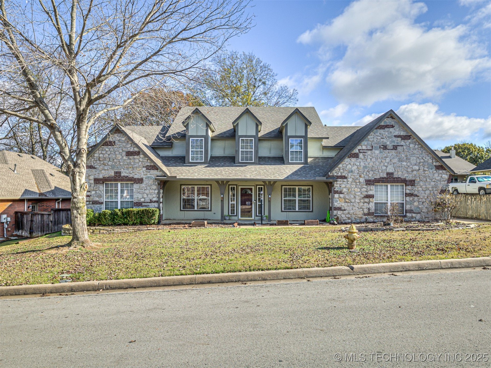 12512 S 18th Circle E Property Photo 2
