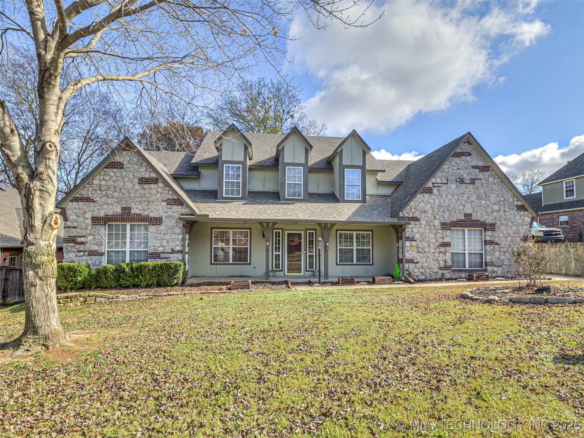 12512 S 18th Circle E Property Photo 6