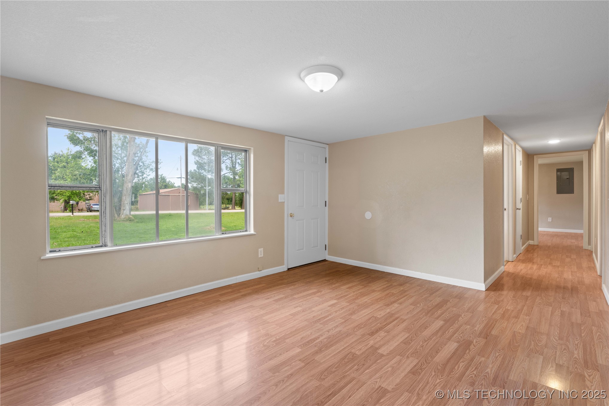 607 E Schley Street Property Photo 2