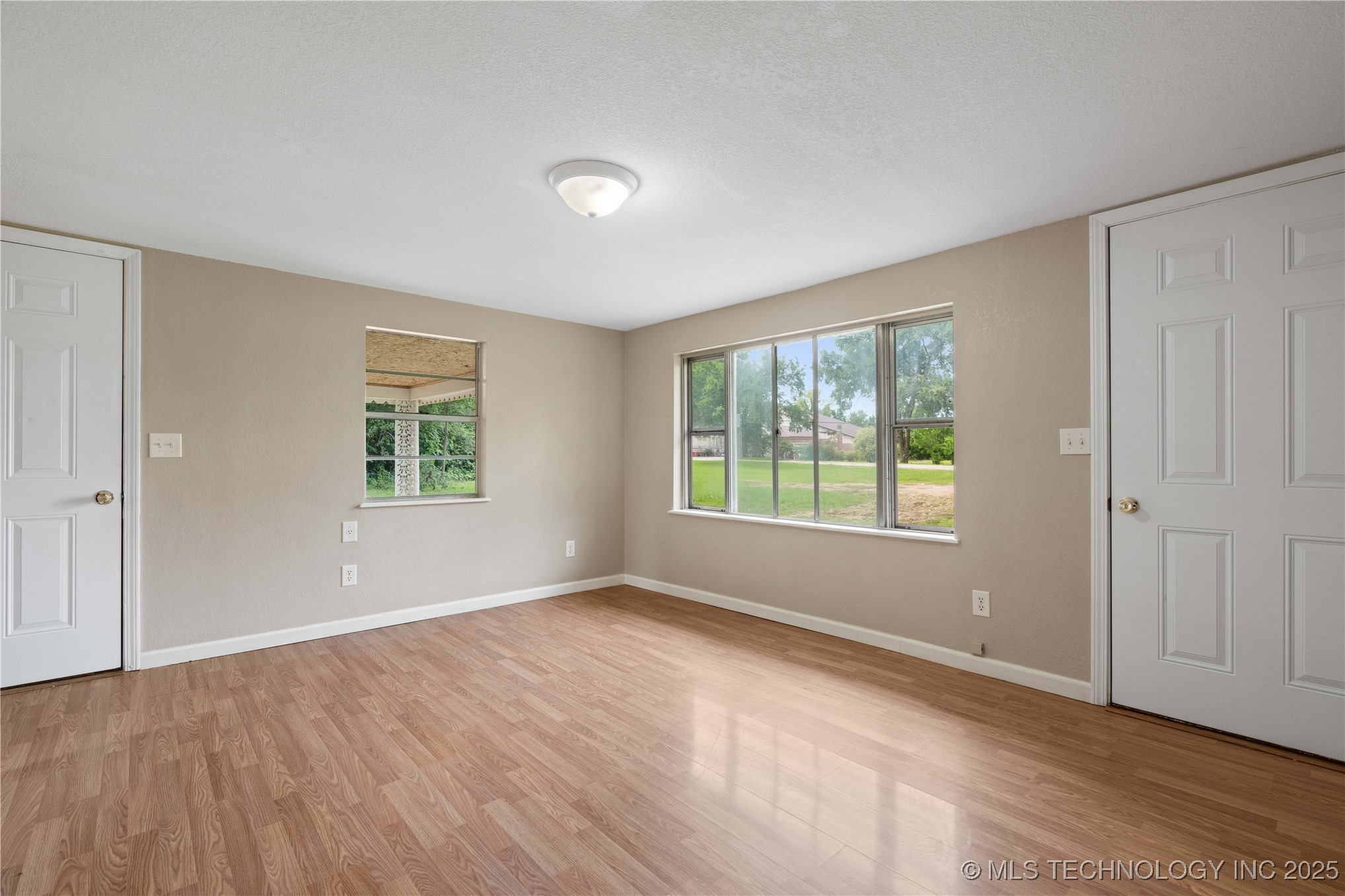 607 E Schley Street Property Photo 3