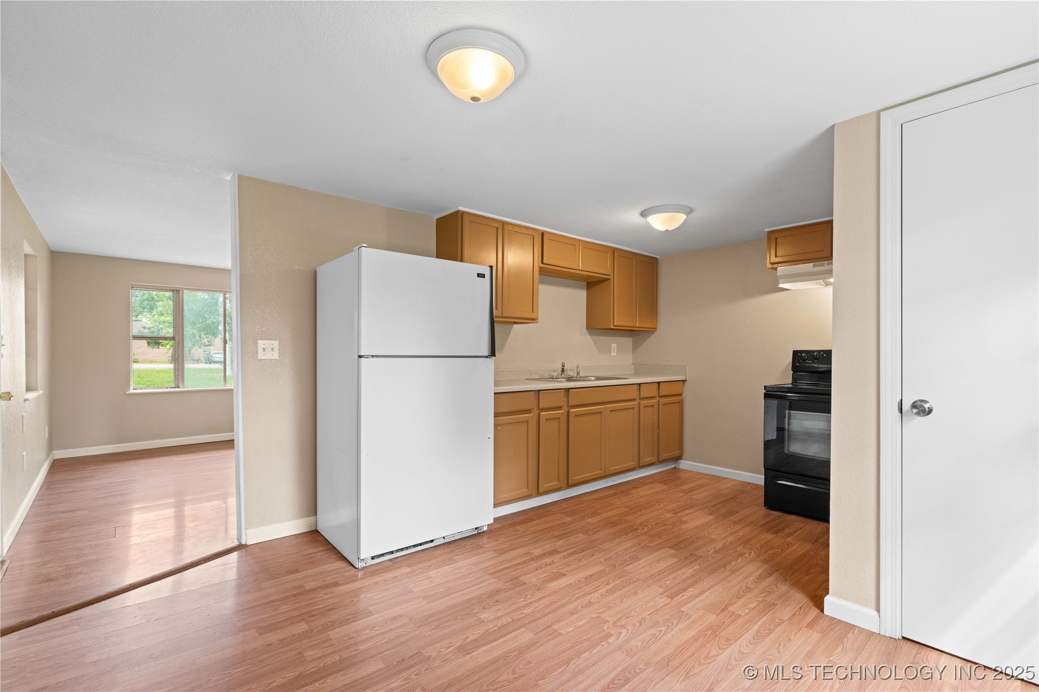 607 E Schley Street Property Photo 5