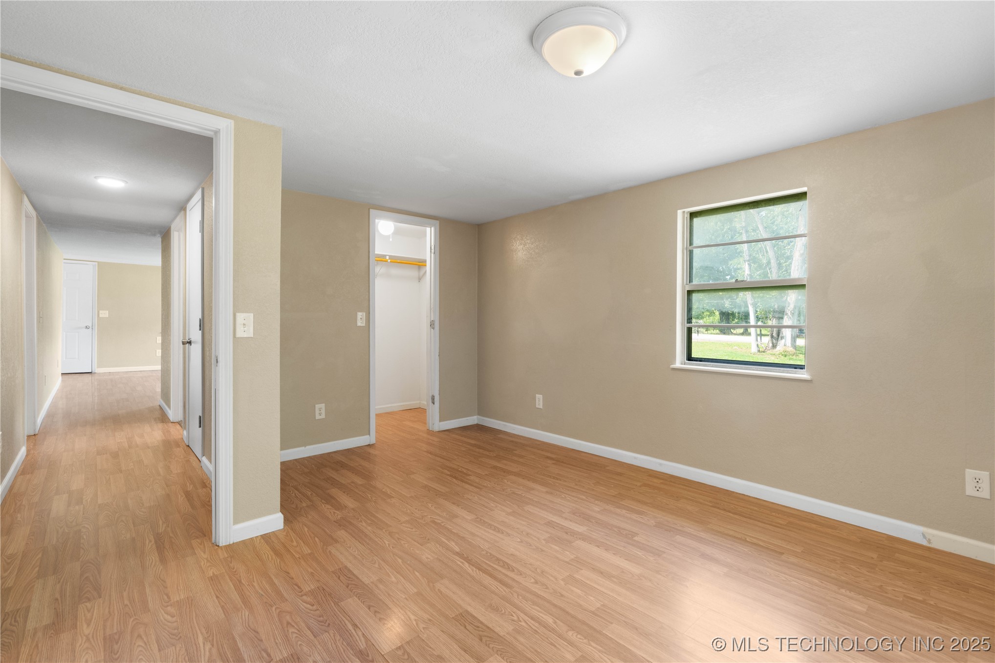 607 E Schley Street Property Photo 7