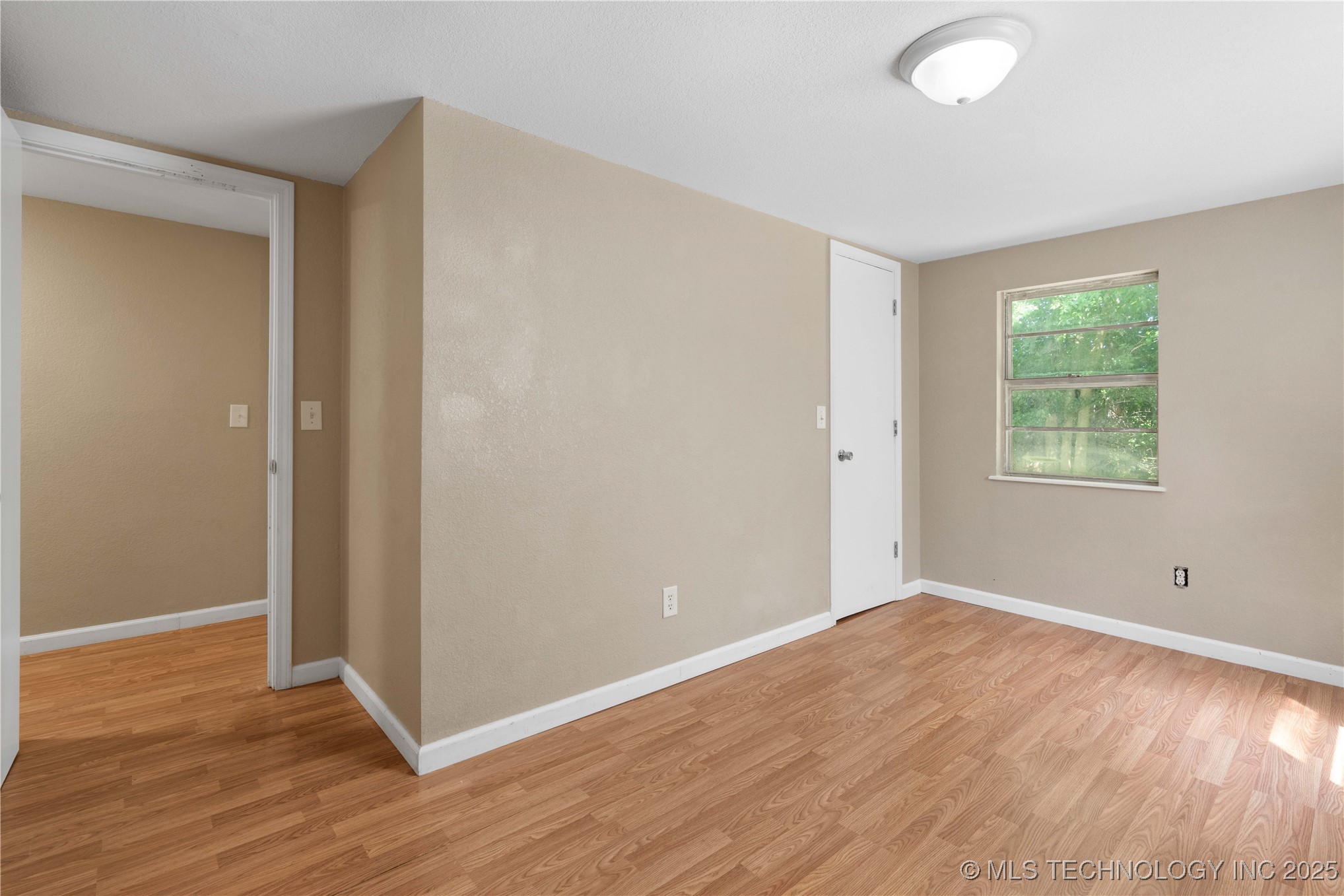 607 E Schley Street Property Photo 8