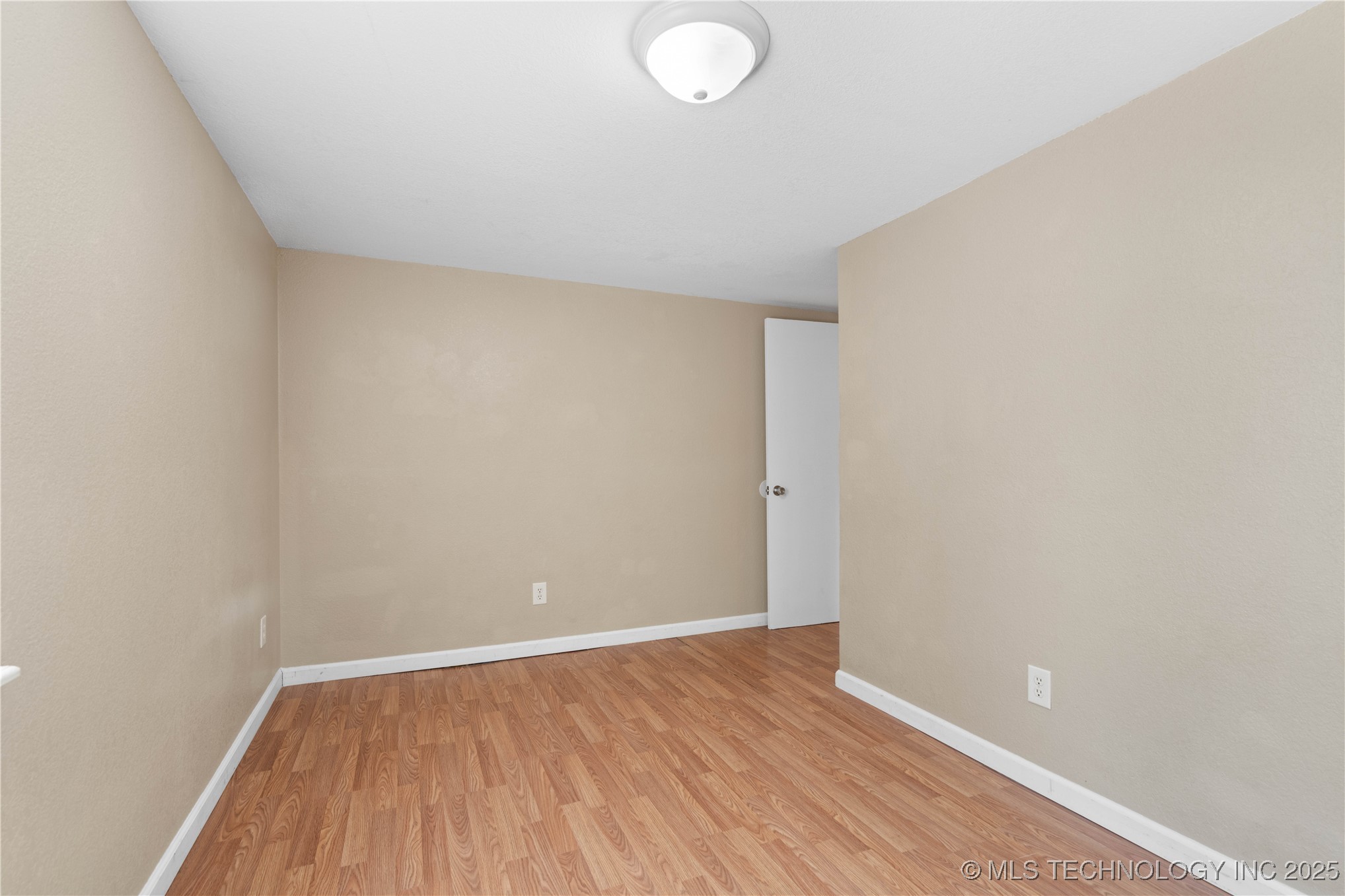 607 E Schley Street Property Photo 9