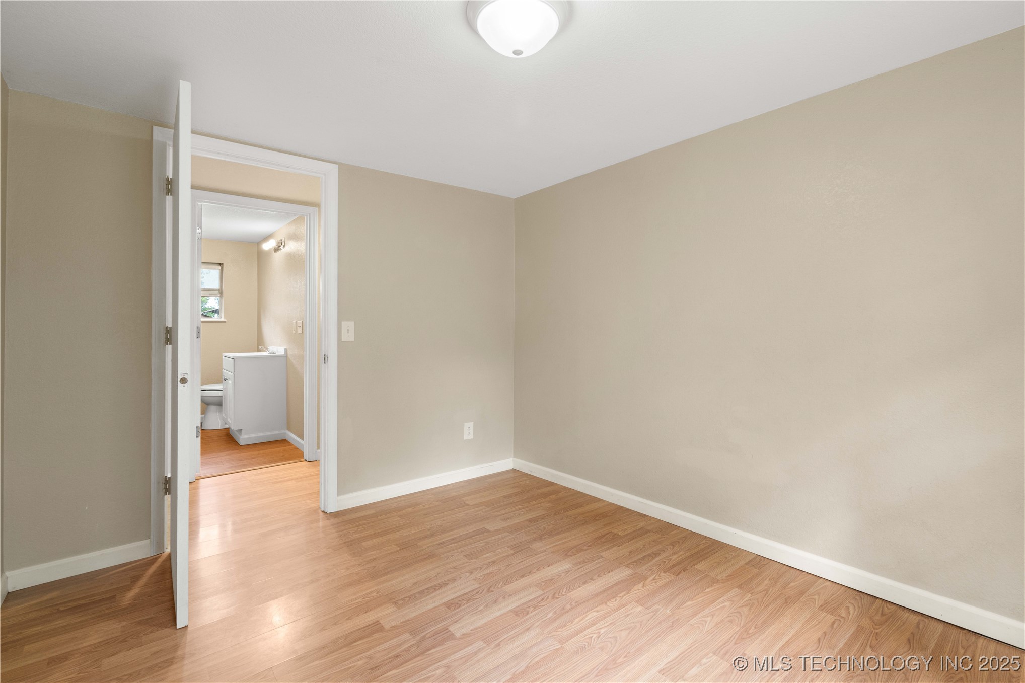 607 E Schley Street Property Photo 10