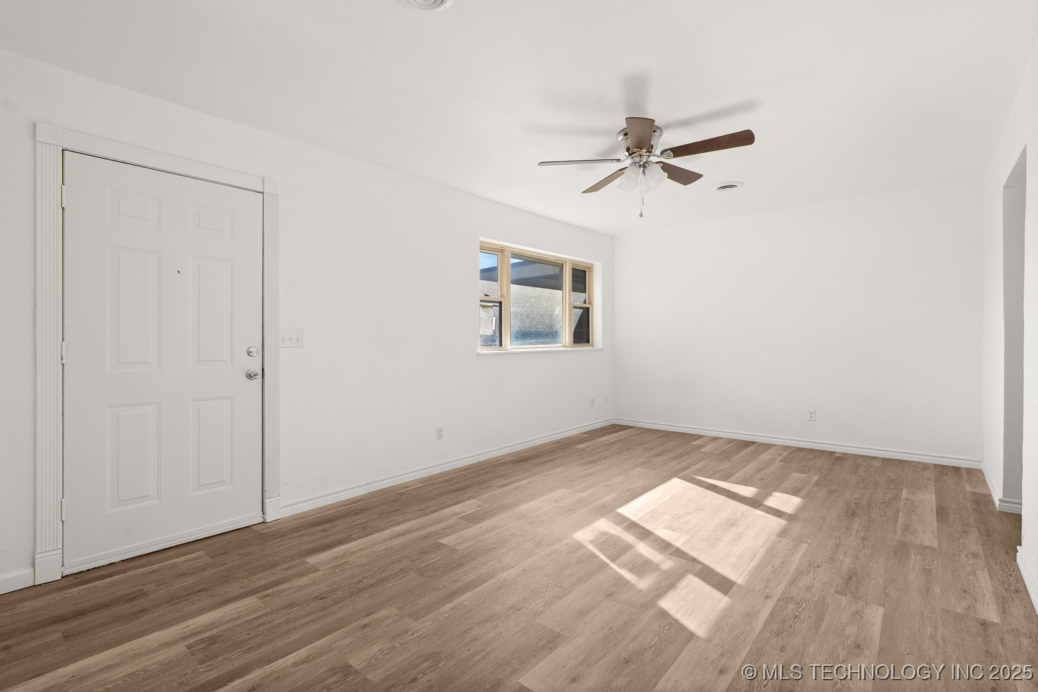 114 Laurel Street Property Photo 4