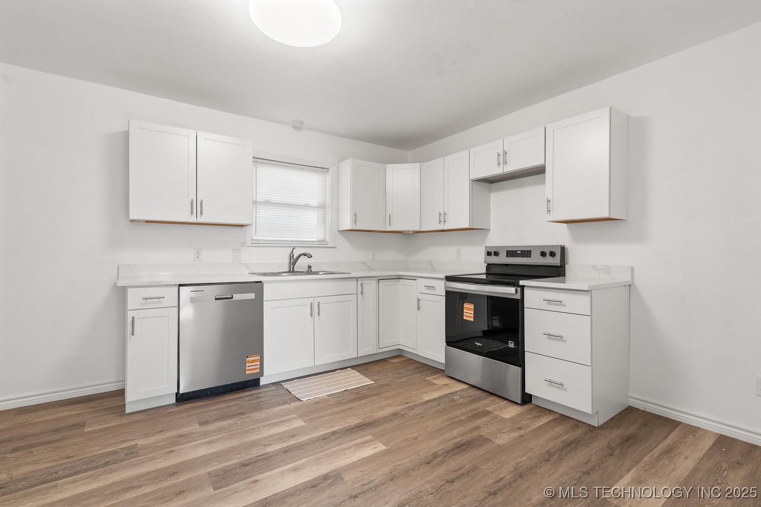 114 Laurel Street Property Photo 6