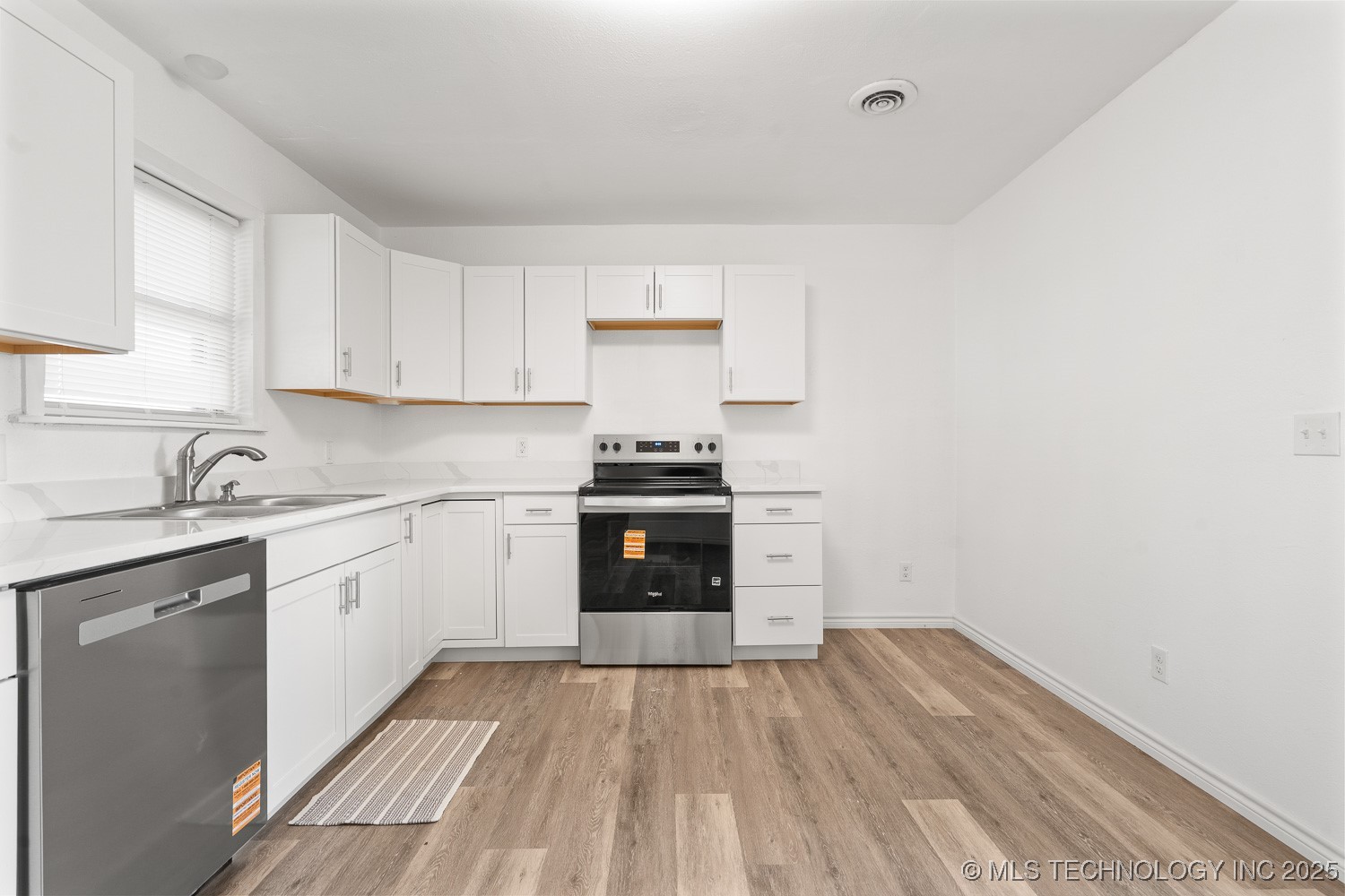 114 Laurel Street Property Photo 7