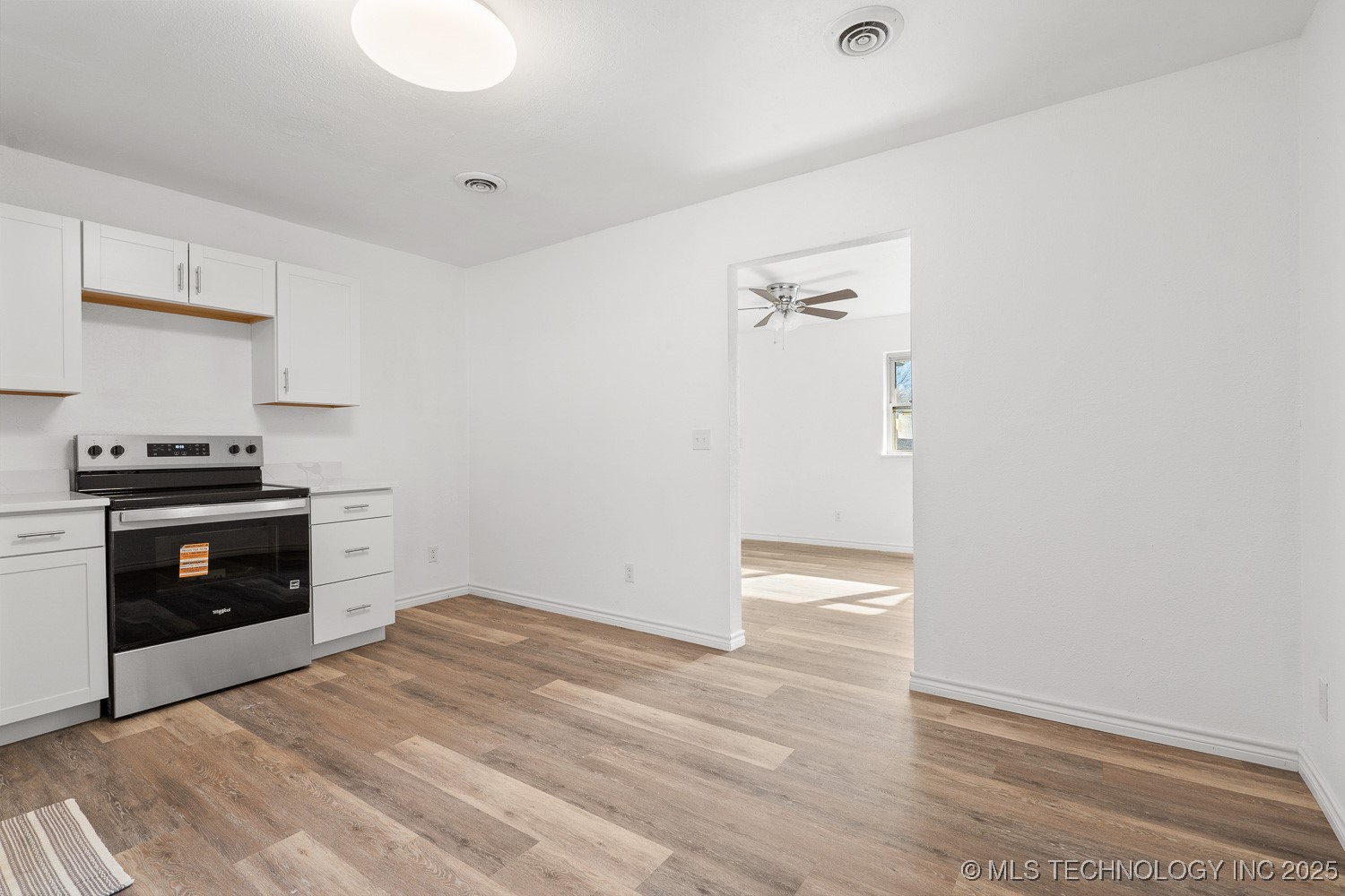 114 Laurel Street Property Photo 8