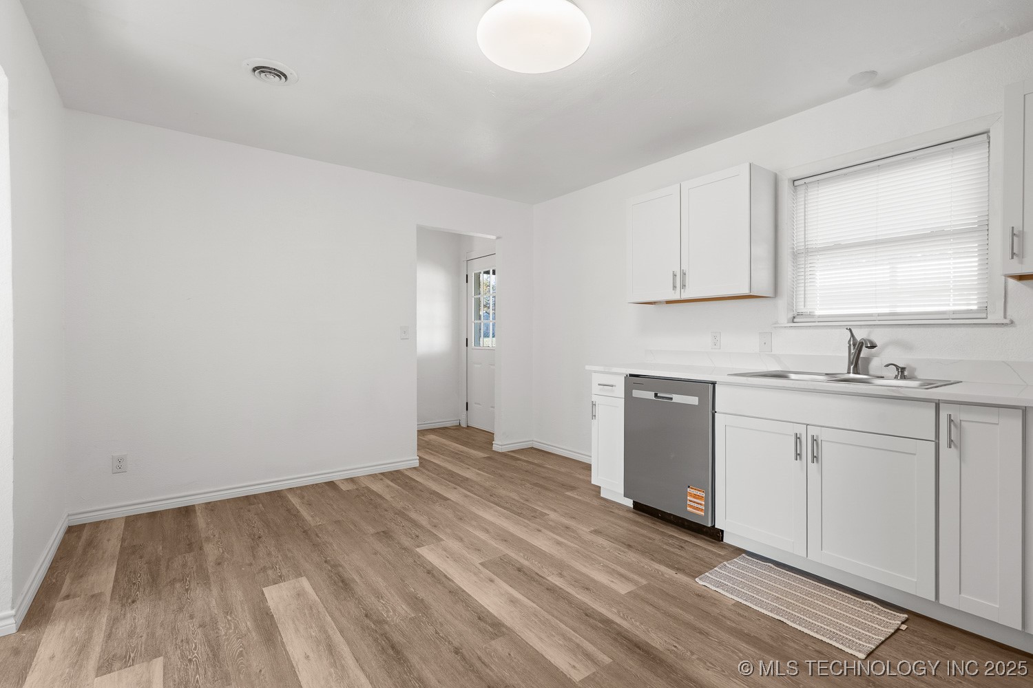 114 Laurel Street Property Photo 9