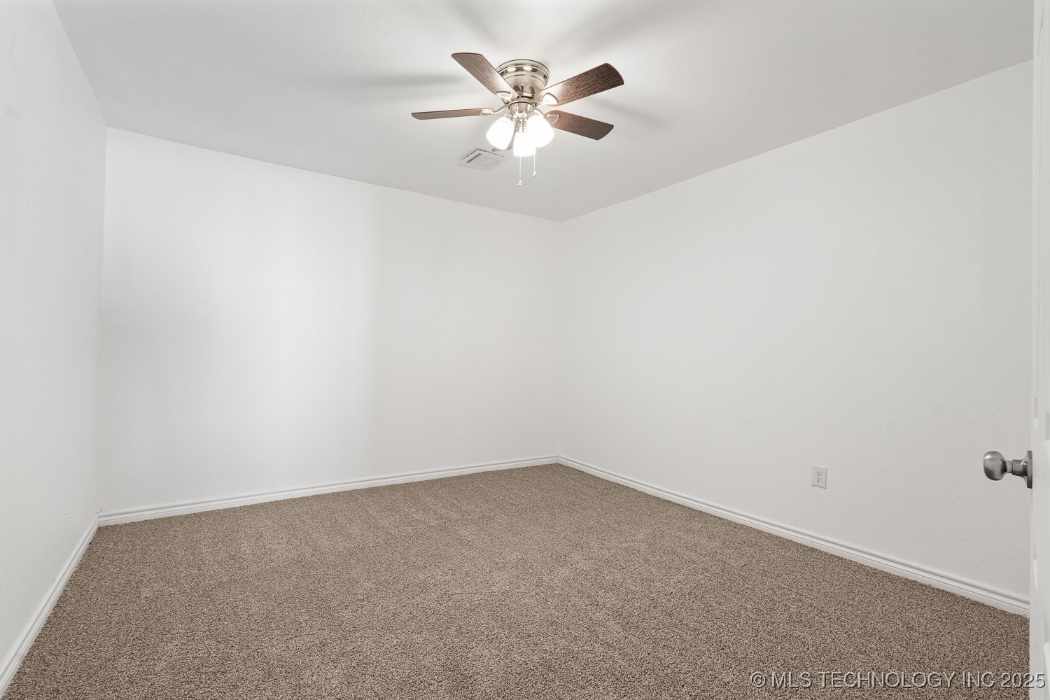 114 Laurel Street Property Photo 11