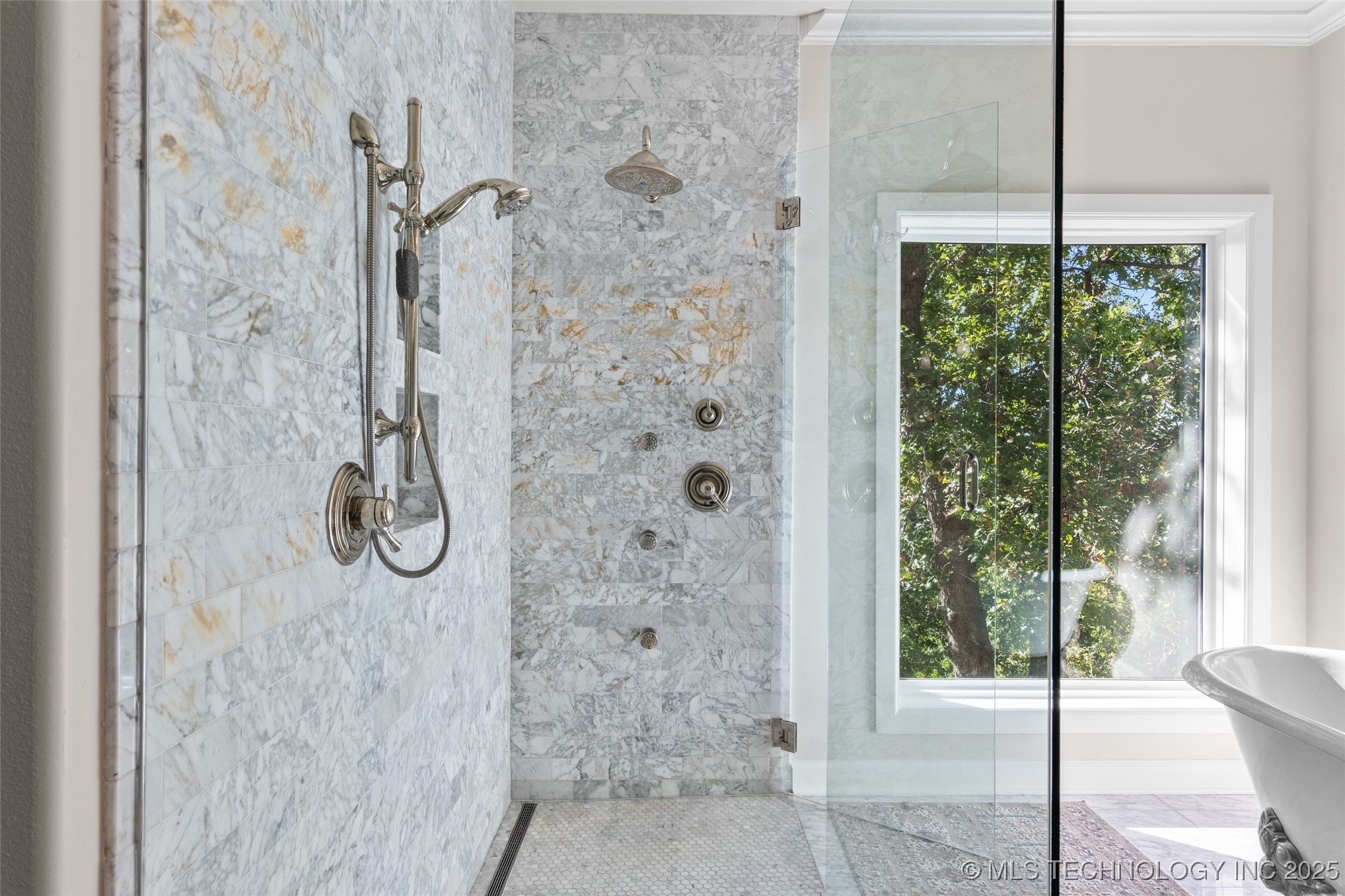 3502 E 104th Street Property Photo 8