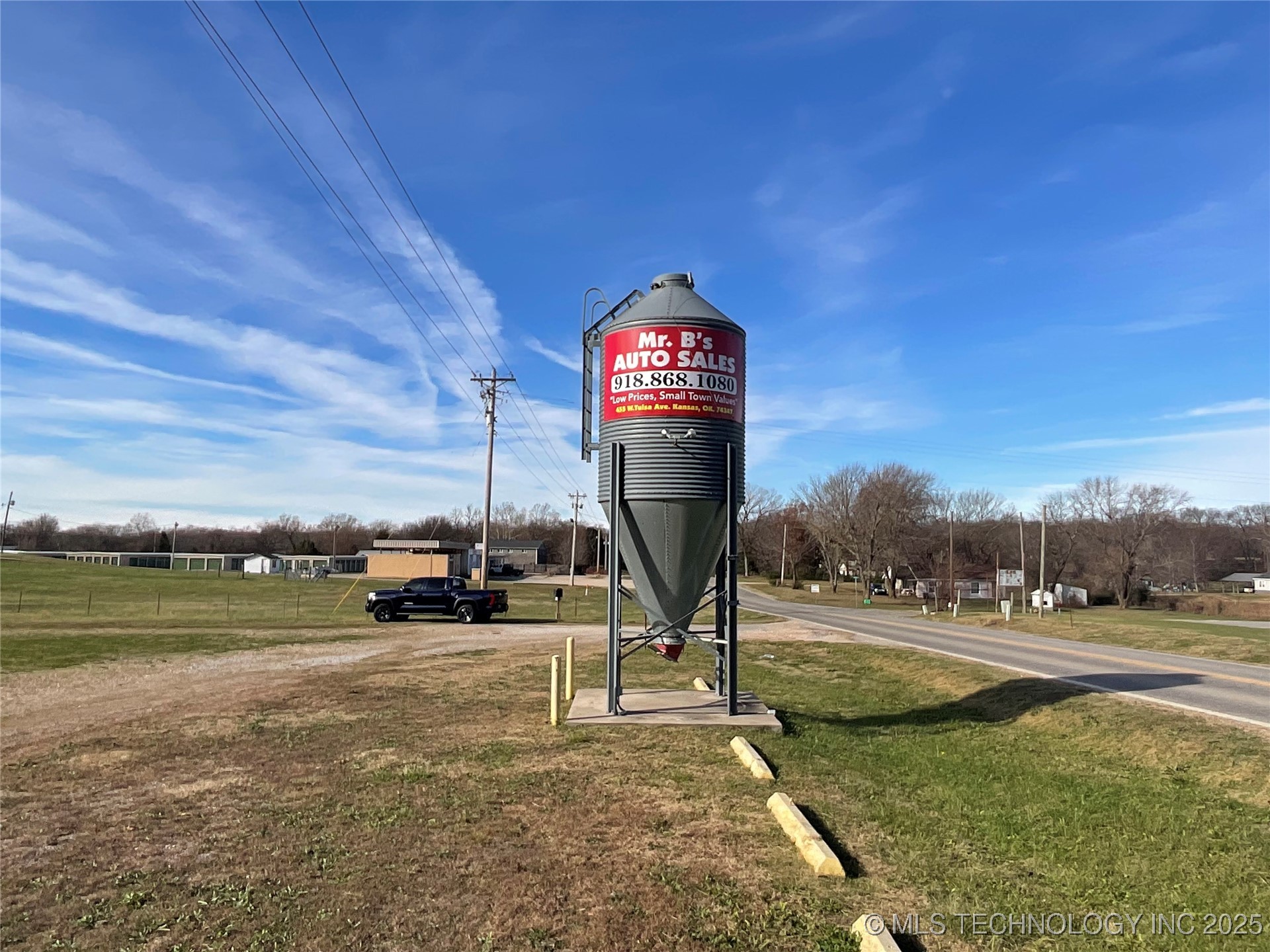 455 W Tulsa Property Photo 3